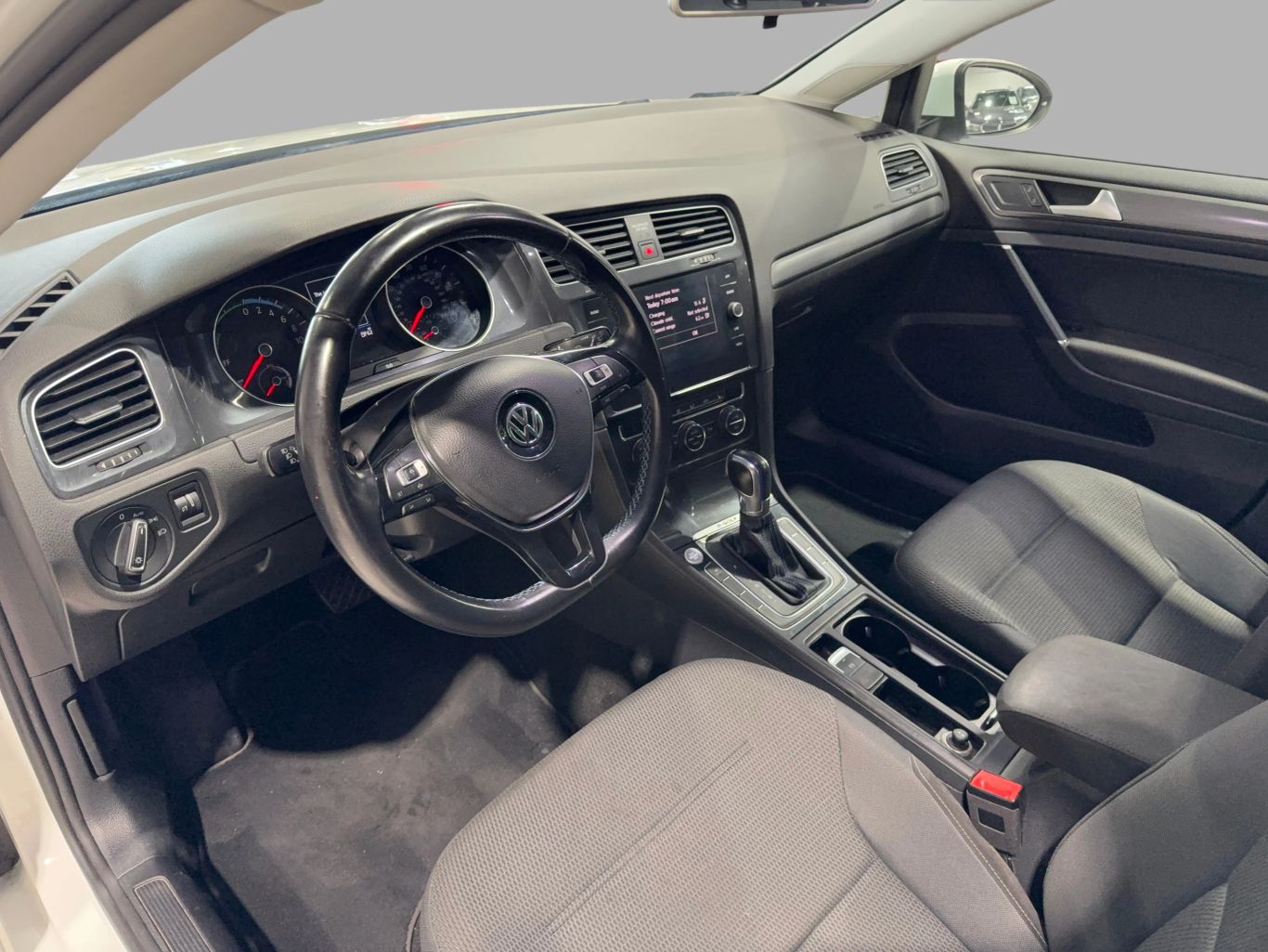 2019 VOLKSWAGEN E-GOLF HATCHBACK ELECTRIC MOTOR, 100 KW SE HATCHBACK SEDAN 4D