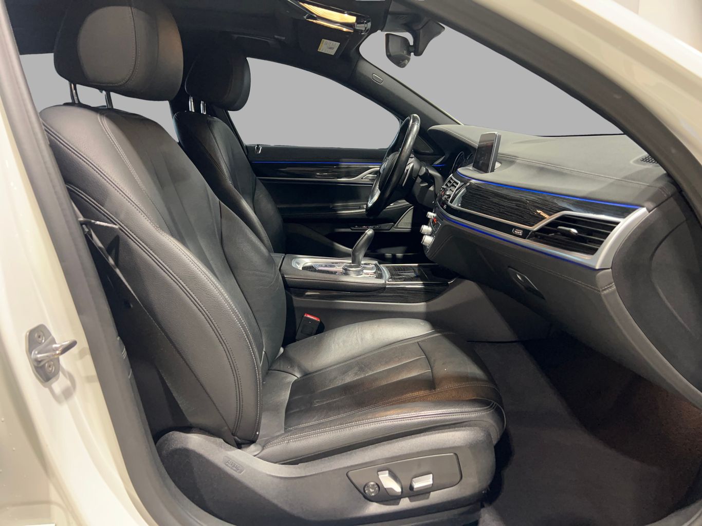 2019 BMW 7 SERIES SEDAN 6-CYL, TURBO, 3.0 LITER 740I SEDAN 4D