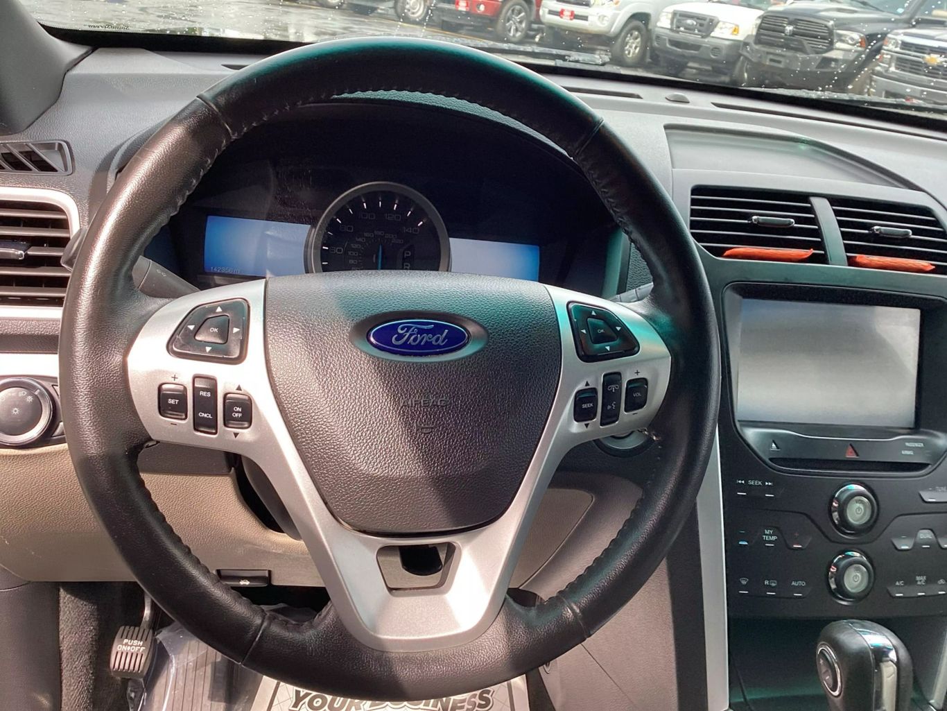 2011 Ford Explorer - Image 16