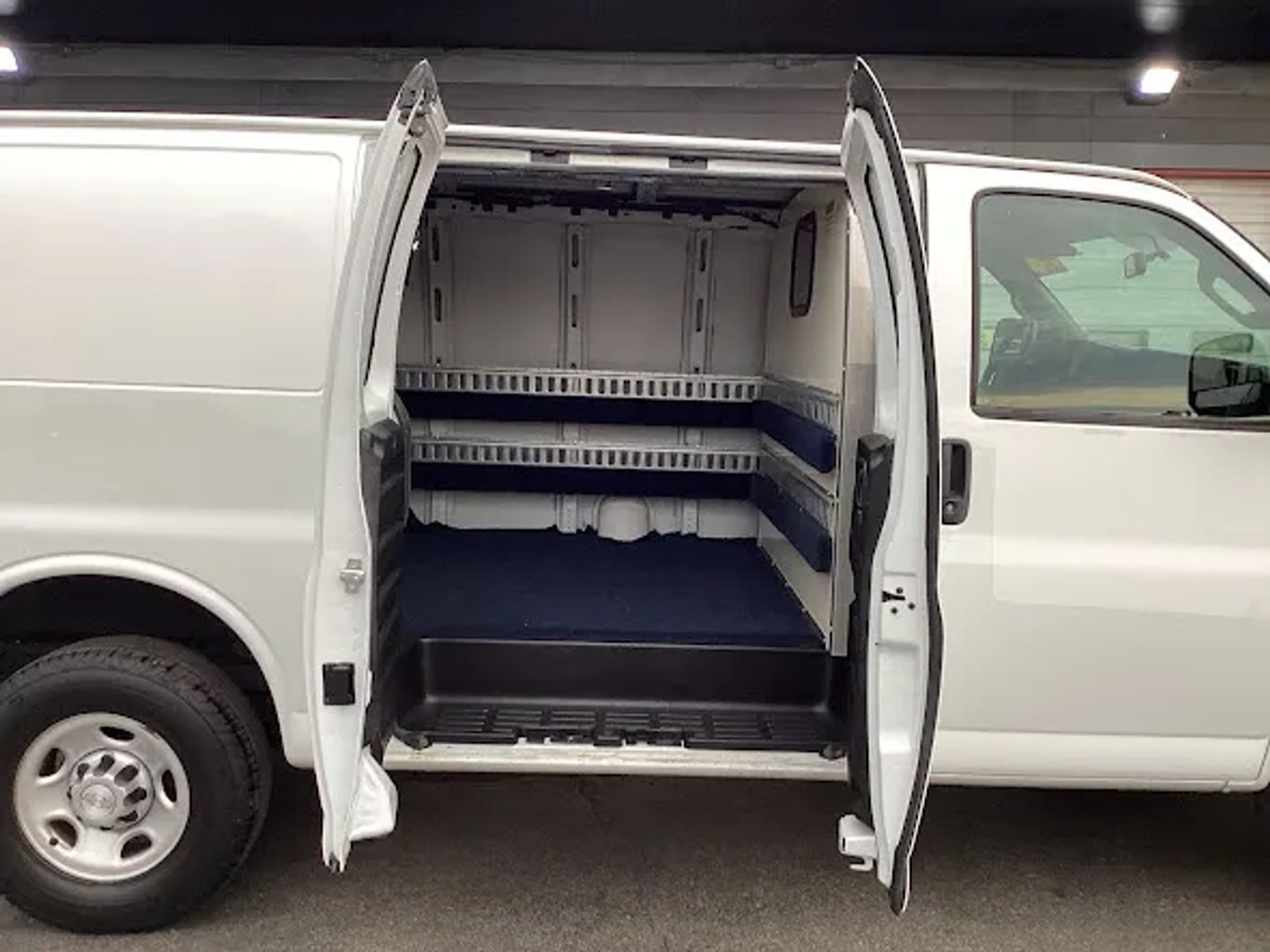 2018 Chevrolet Express 2500 Cargo - Image 13