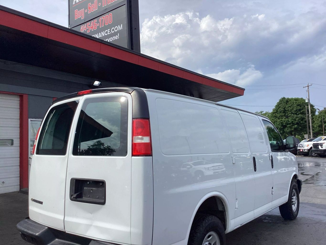 2019 Chevrolet Express 2500 Cargo - Image 10