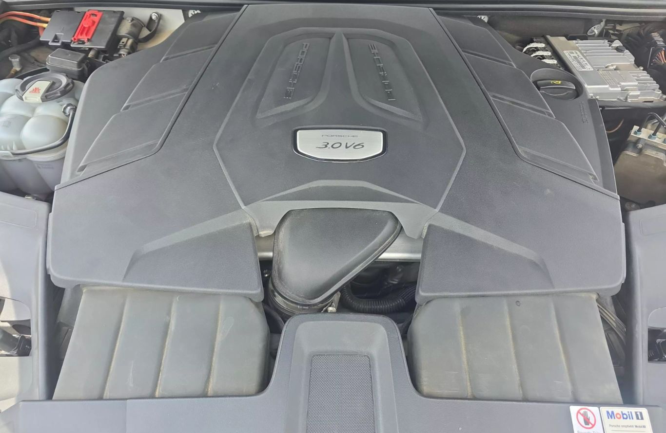 2019 PORSCHE CAYENNE SUV V6, TURBO, 3.0 LITER SPORT UTILITY 4D