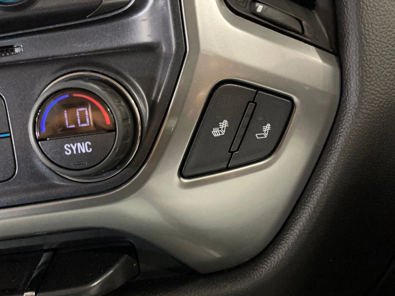 2017 CHEVROLET SILVERADO 1500 CREW CAB PICKUP V6, ECOTEC3, 4.3L LT PICKUP 4D 5 3/4 FT
