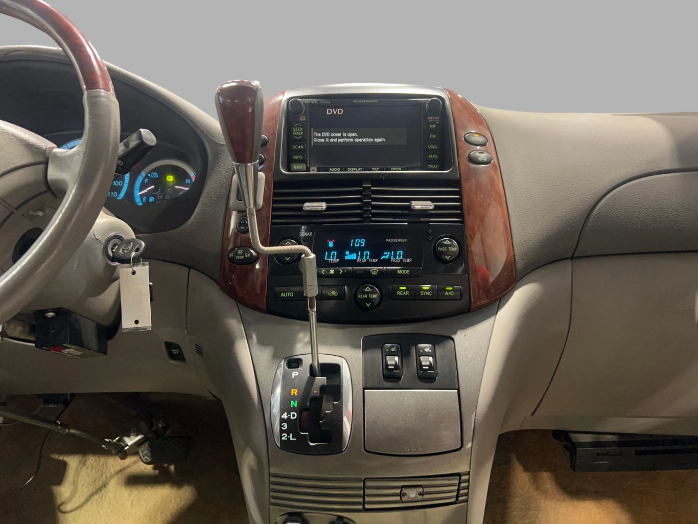 2004 TOYOTA SIENNA VAN V6, 3.3 LITER XLE MINIVAN 4D