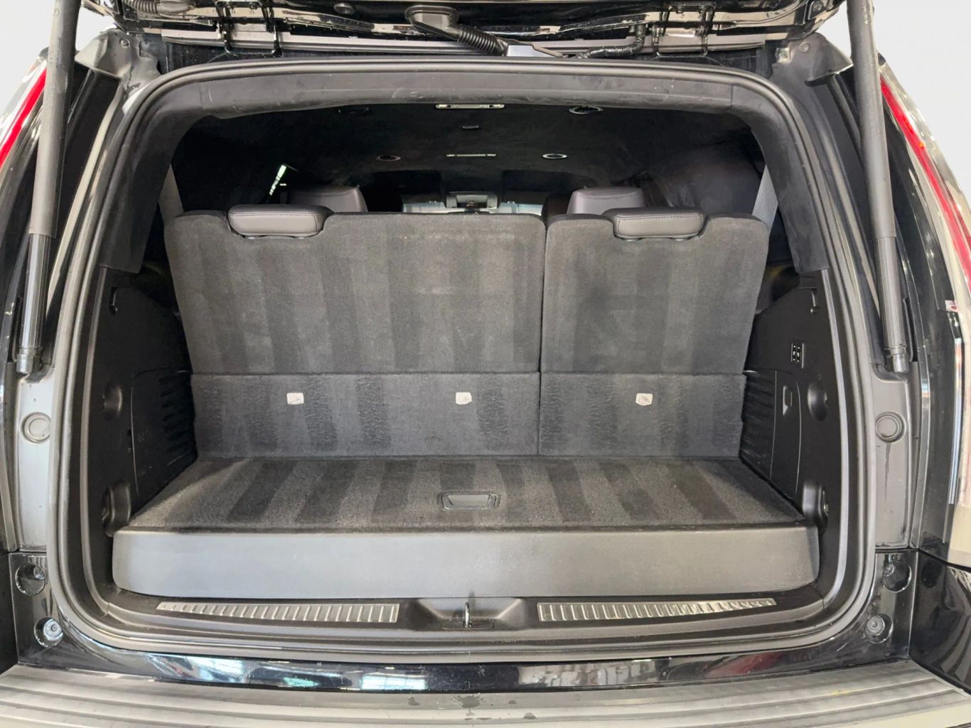 2018 CADILLAC ESCALADE SUV V8, 6.2 LITER SPORT UTILITY 4D