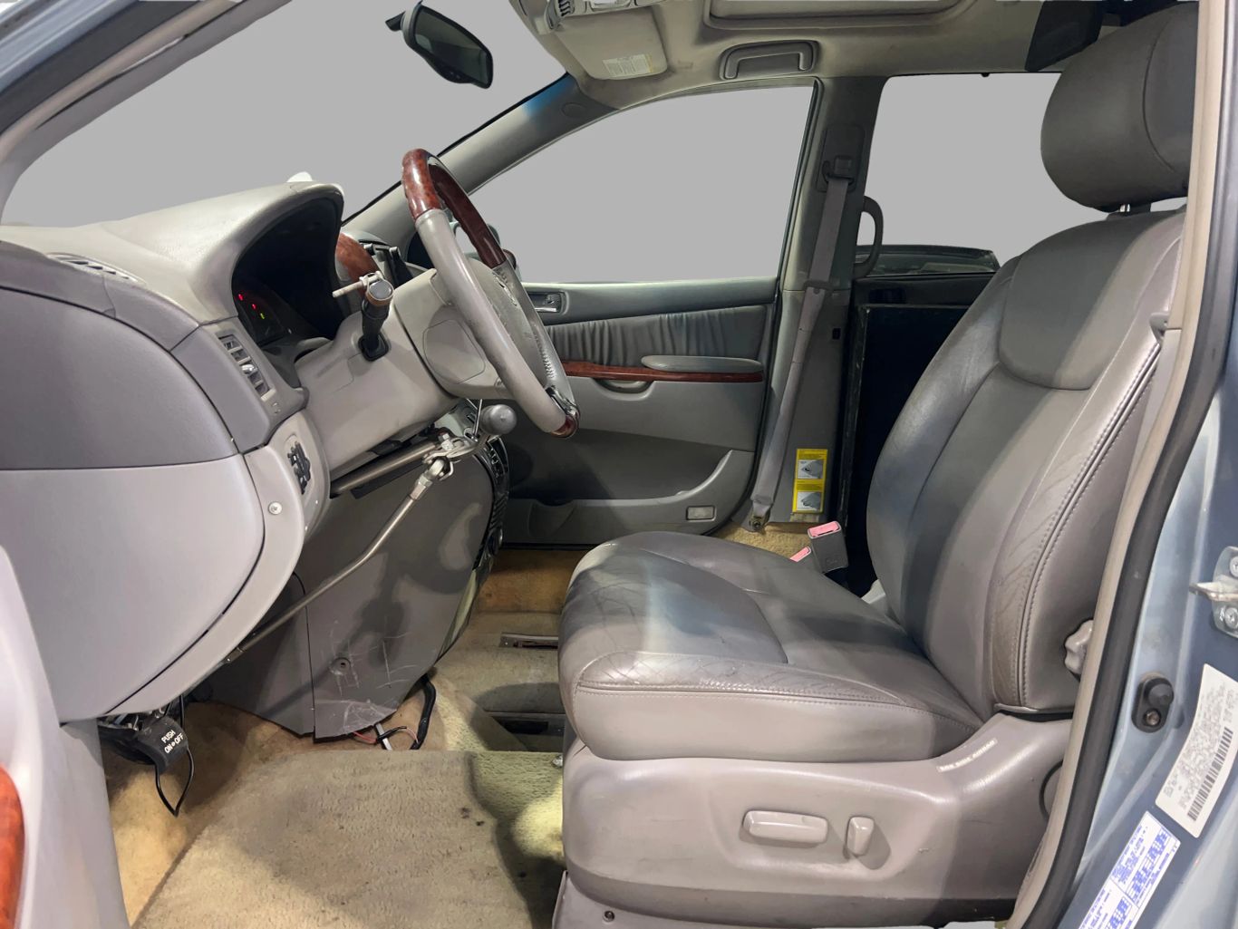 2004 TOYOTA SIENNA VAN V6, 3.3 LITER XLE MINIVAN 4D