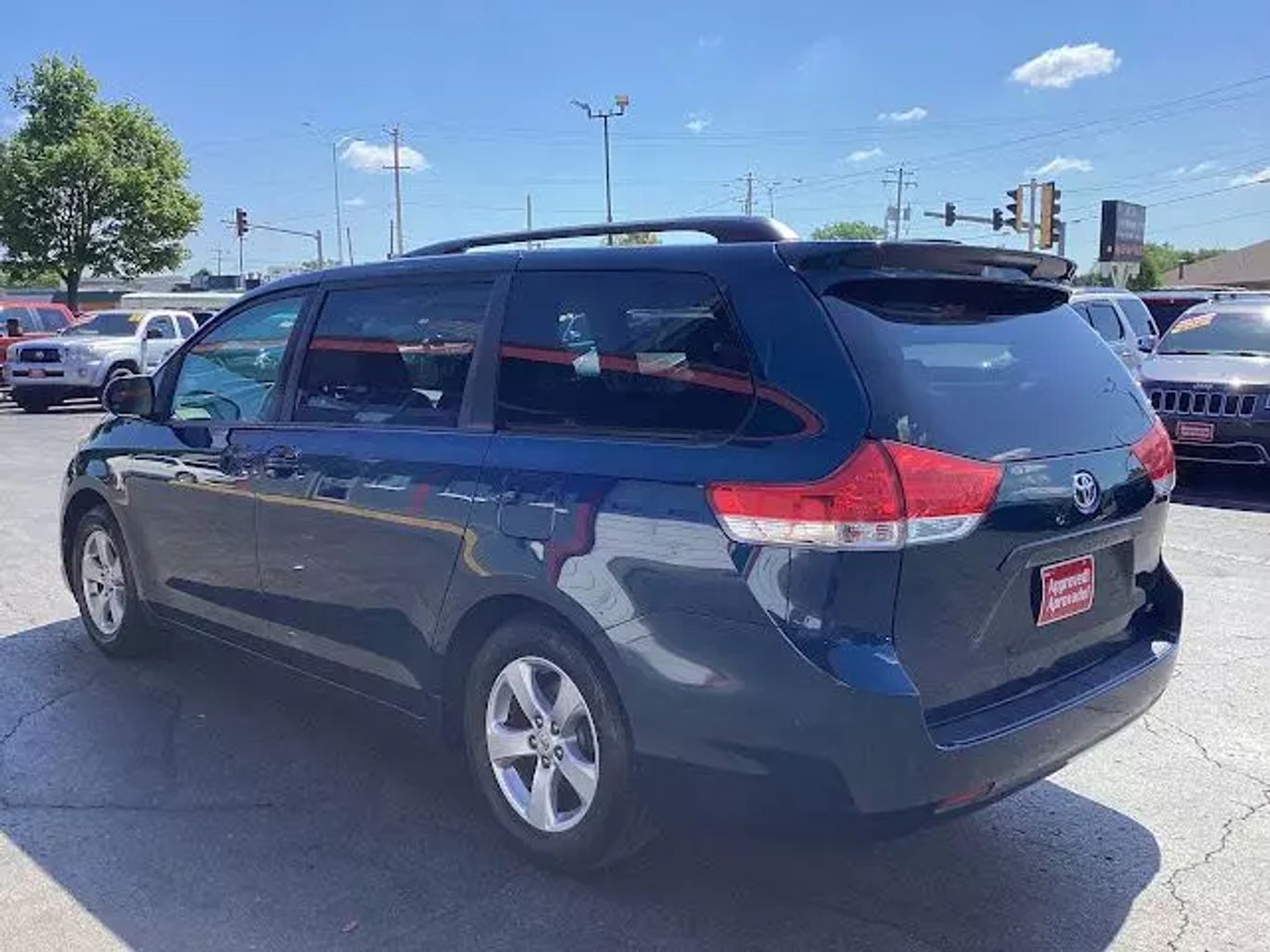 2012 Toyota Sienna - Image 8