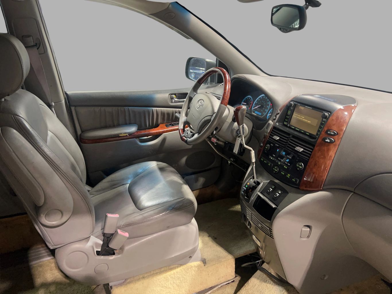 2004 TOYOTA SIENNA VAN V6, 3.3 LITER XLE MINIVAN 4D