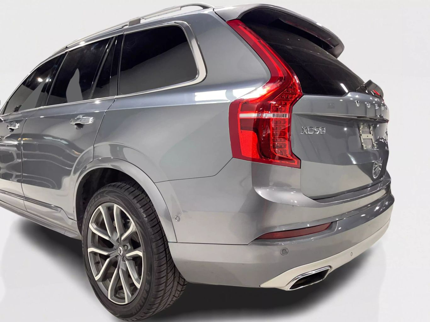 2018 VOLVO XC90 SUV 4-CYL, DRIVE-E, TURBO, SUPERCHARGED, 2.0 LITER T6 MOMENTUM SPORT UTILITY 4D