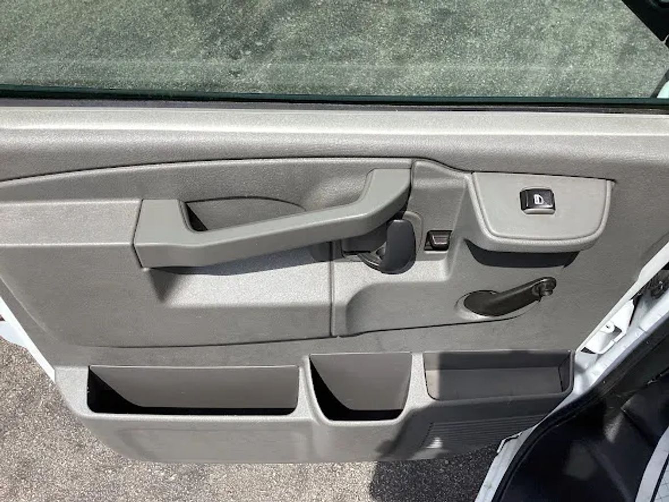2018 Chevrolet Express 2500 Cargo - Image 13