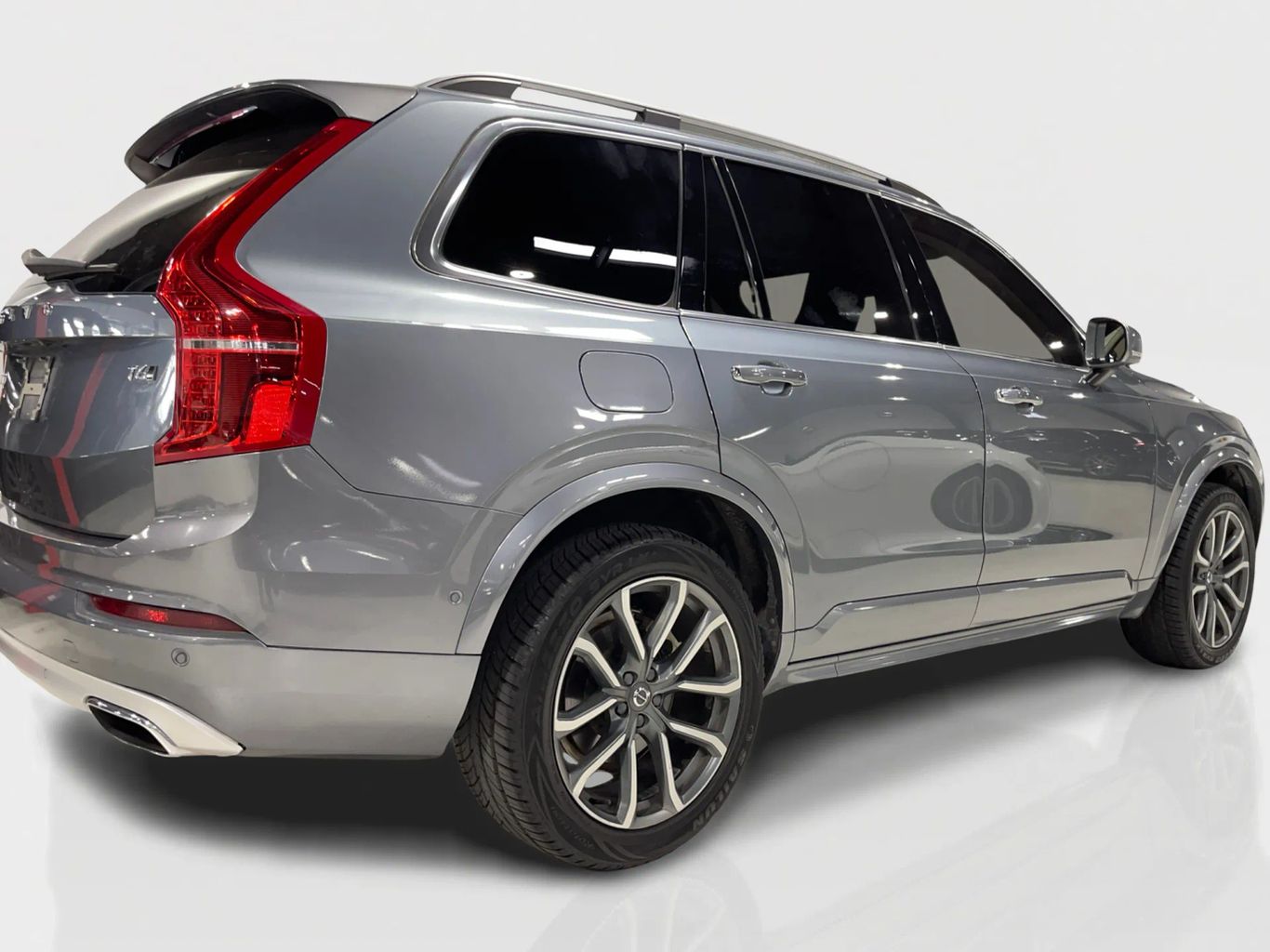 2018 VOLVO XC90 SUV 4-CYL, DRIVE-E, TURBO, SUPERCHARGED, 2.0 LITER T6 MOMENTUM SPORT UTILITY 4D