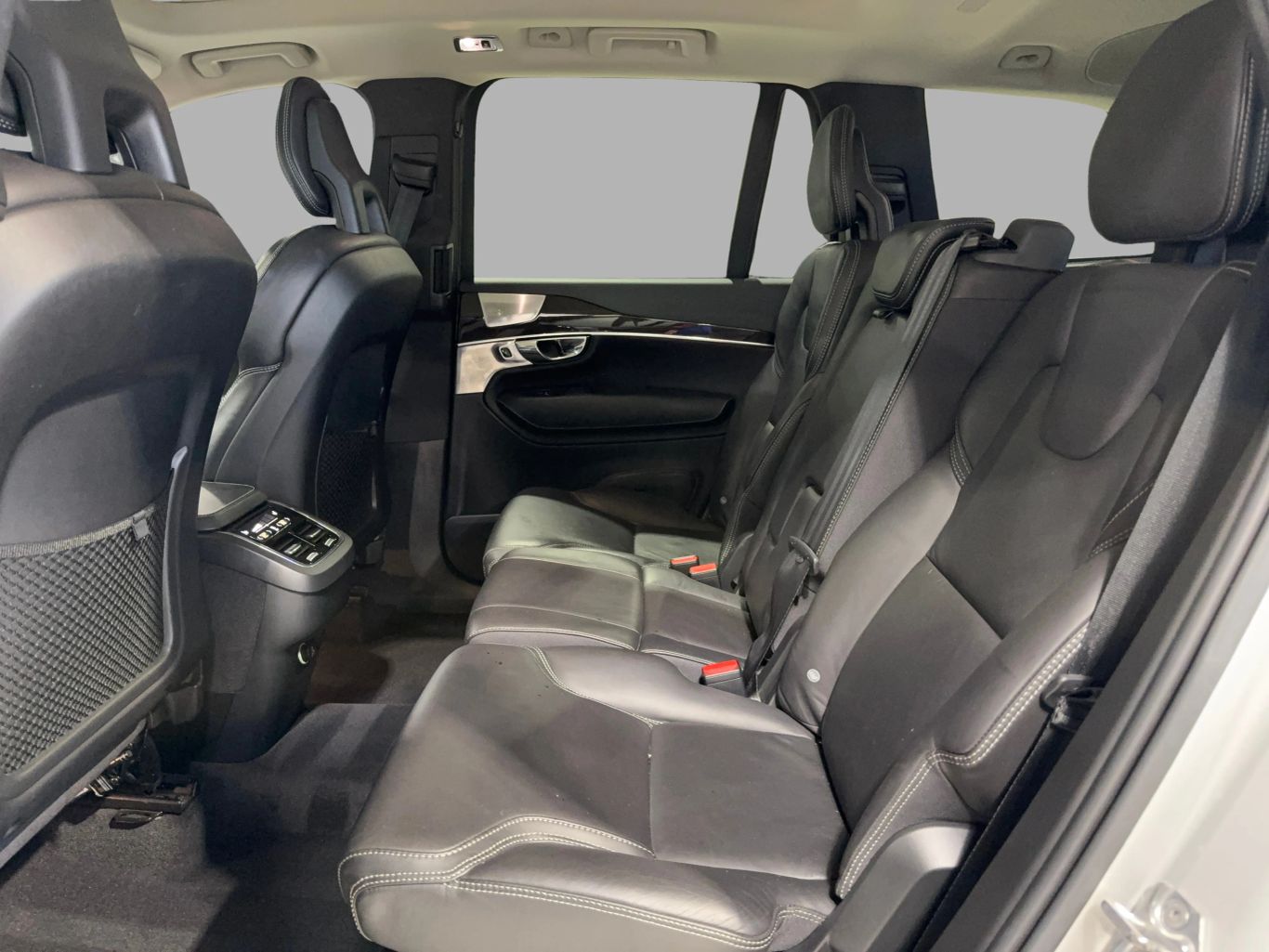 2017 VOLVO XC90 SUV 4-CYL, DRV-E SPRCHGD 2.0T T6 MOMENTUM SPORT UTILITY 4D