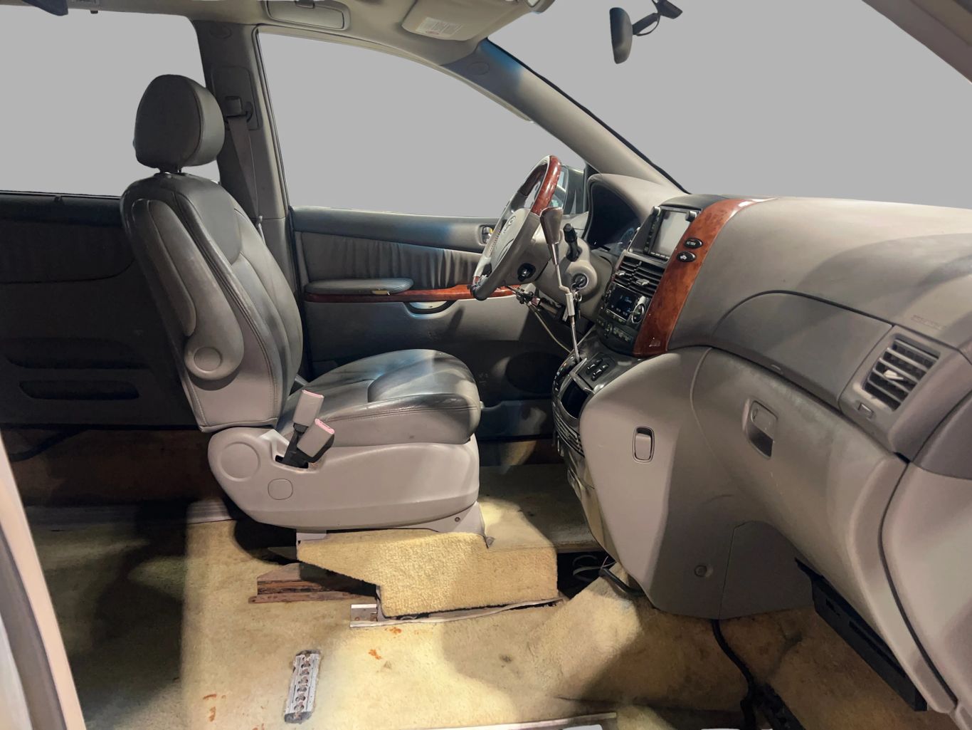 2004 TOYOTA SIENNA VAN V6, 3.3 LITER XLE MINIVAN 4D