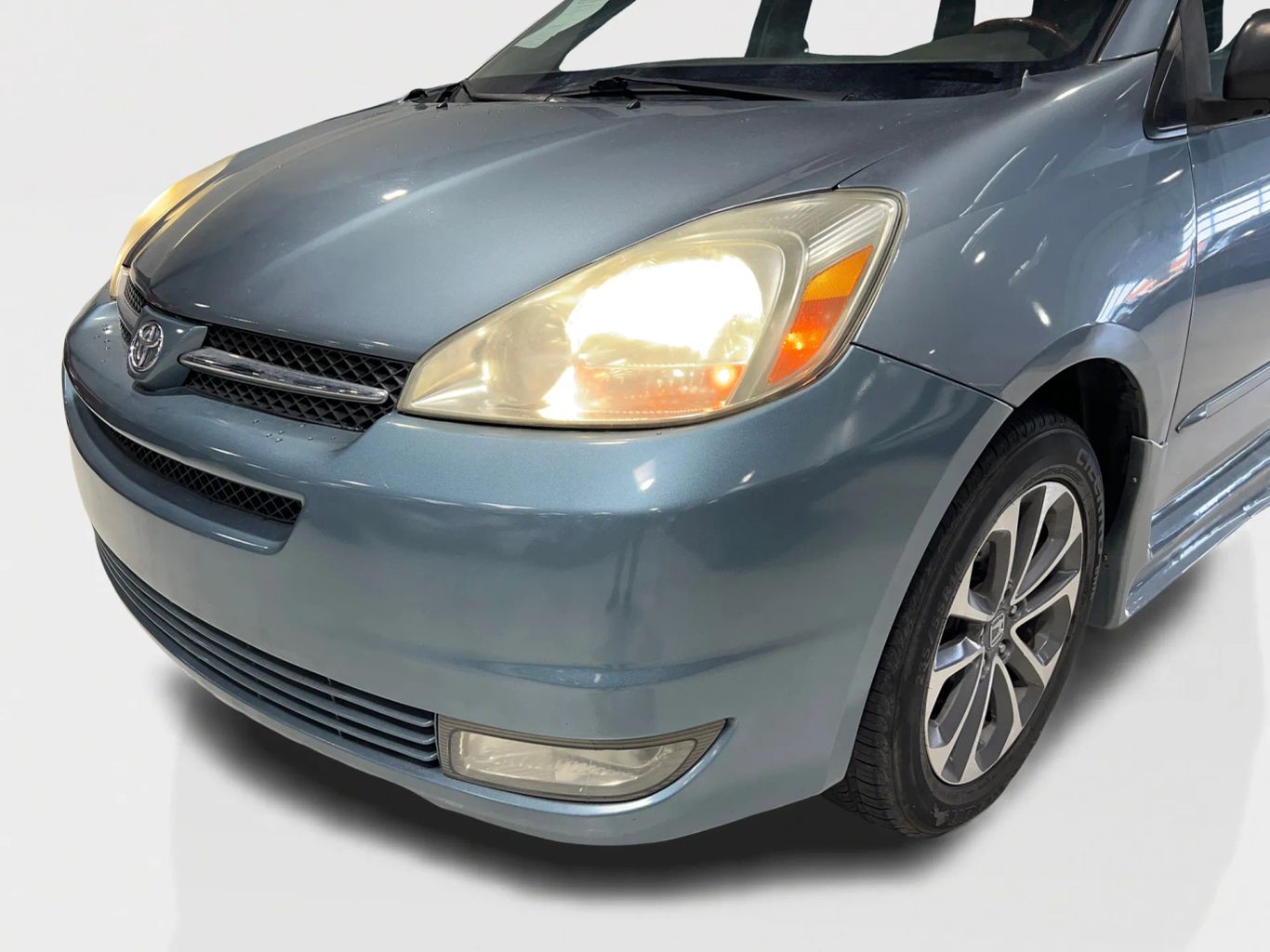 2004 TOYOTA SIENNA VAN V6, 3.3 LITER XLE MINIVAN 4D