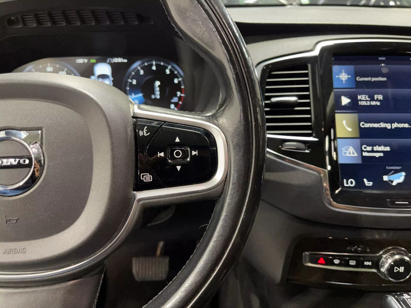 2018 VOLVO XC90 SUV 4-CYL, DRIVE-E, TURBO, SUPERCHARGED, 2.0 LITER T6 MOMENTUM SPORT UTILITY 4D