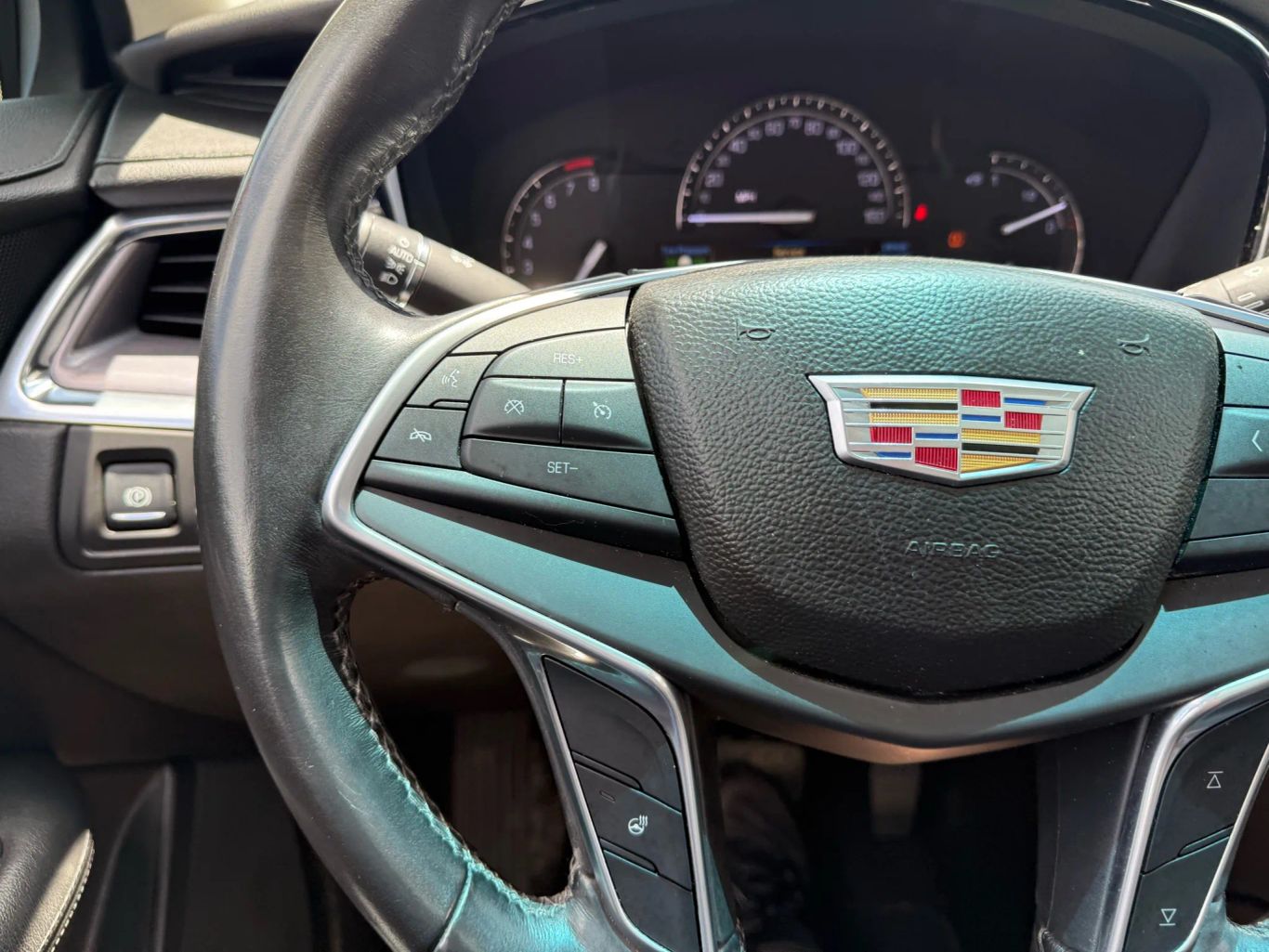 2017 CADILLAC XT5 SUV V6, 3.6 LITER LUXURY SPORT UTILITY 4D