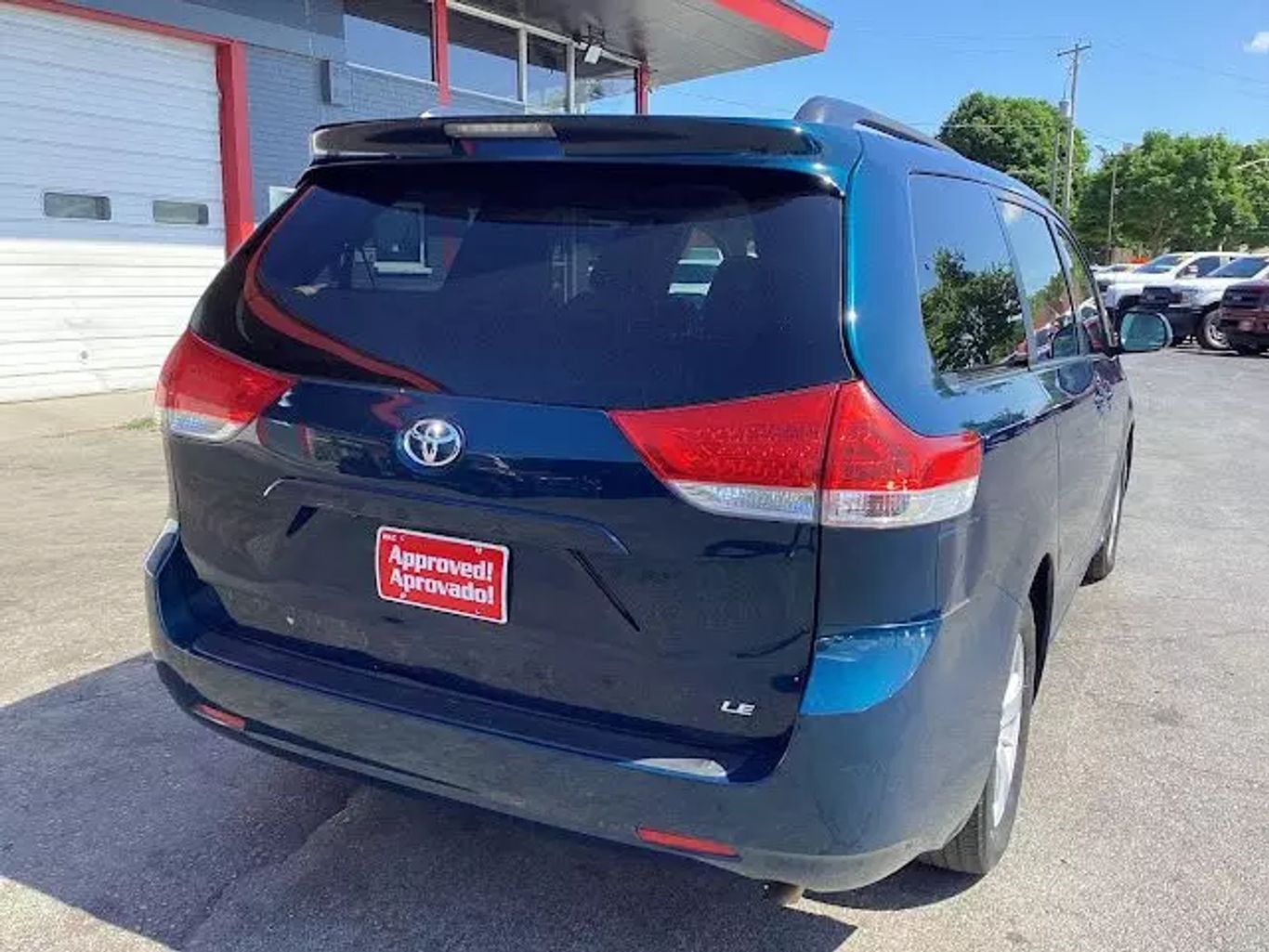 2012 Toyota Sienna - Image 10