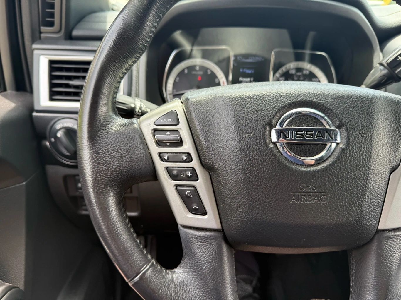 2018 NISSAN TITAN CREW CAB PICKUP V8, 5.6 LITER SV PICKUP 4D 5 1/2 FT