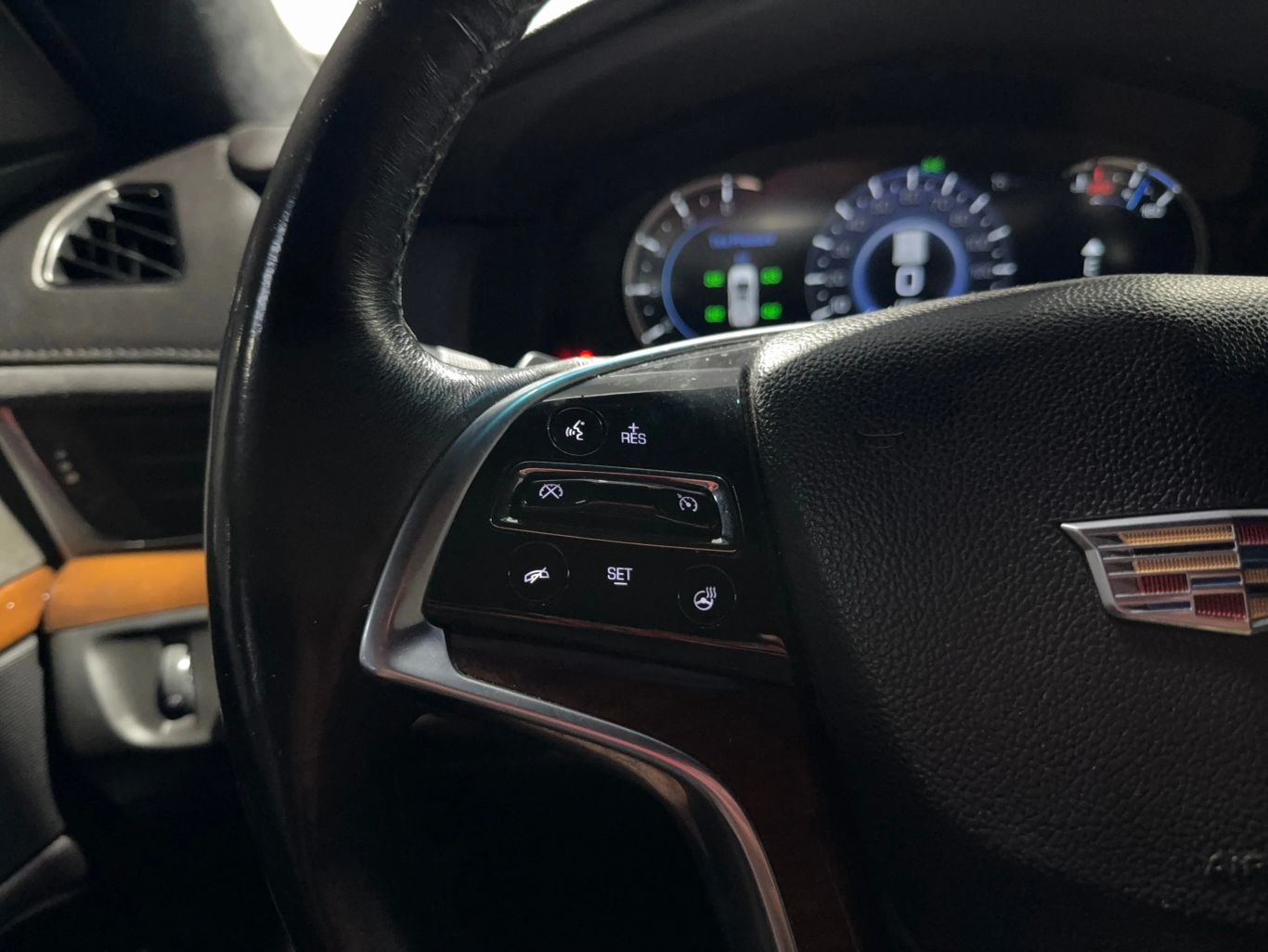 2018 CADILLAC ESCALADE SUV V8, 6.2 LITER SPORT UTILITY 4D