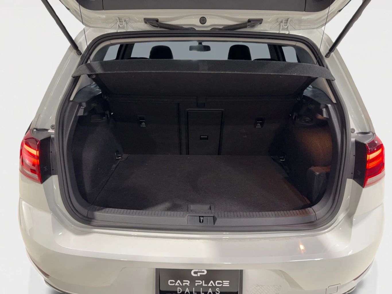 2019 VOLKSWAGEN E-GOLF HATCHBACK ELECTRIC MOTOR, 100 KW SE HATCHBACK SEDAN 4D