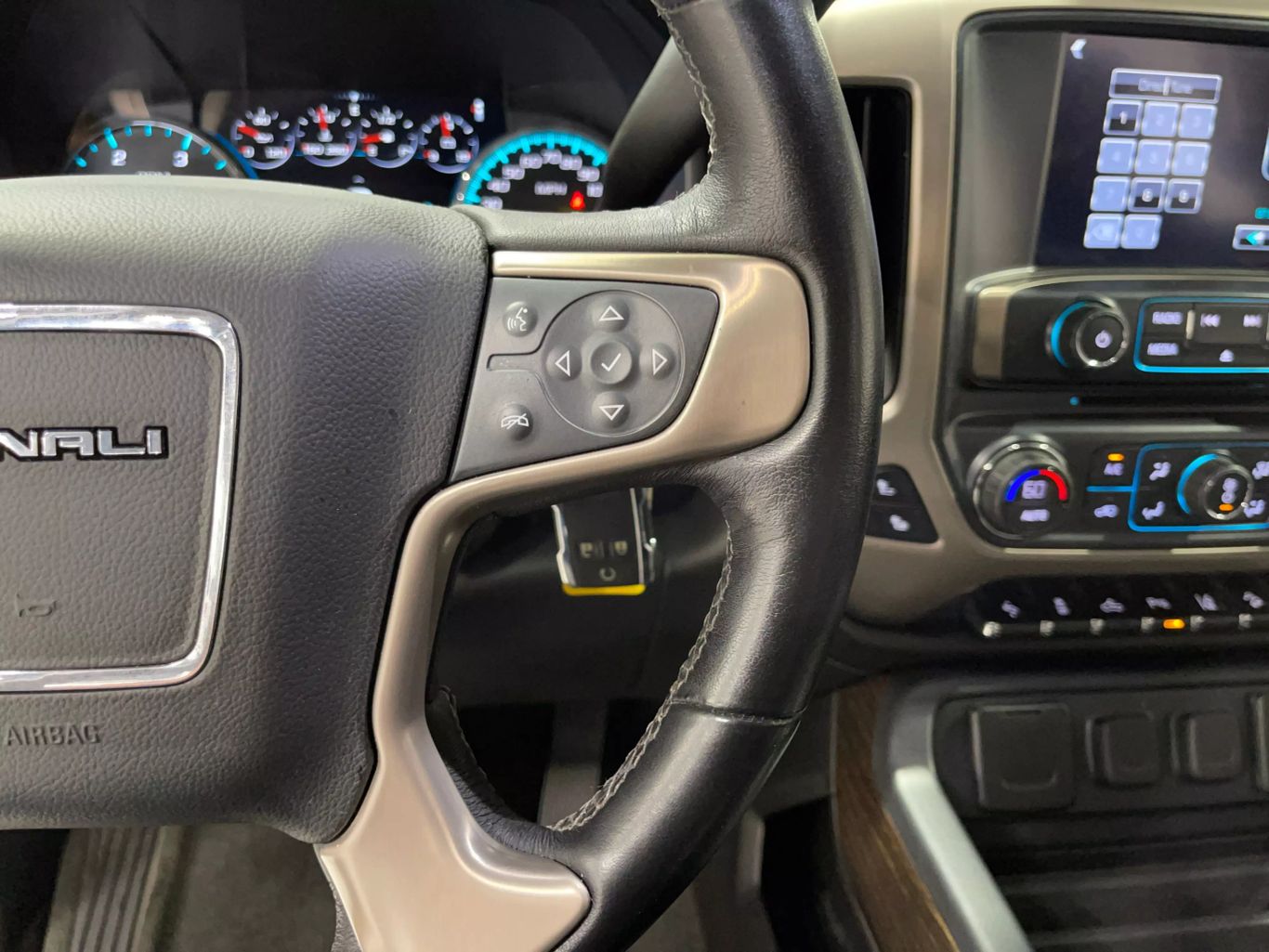 2019 GMC SIERRA 2500 HD CREW CAB PICKUP V8, TURBO DIESEL, 6.6 LITER DENALI PICKUP 4D 6 1/2 FT