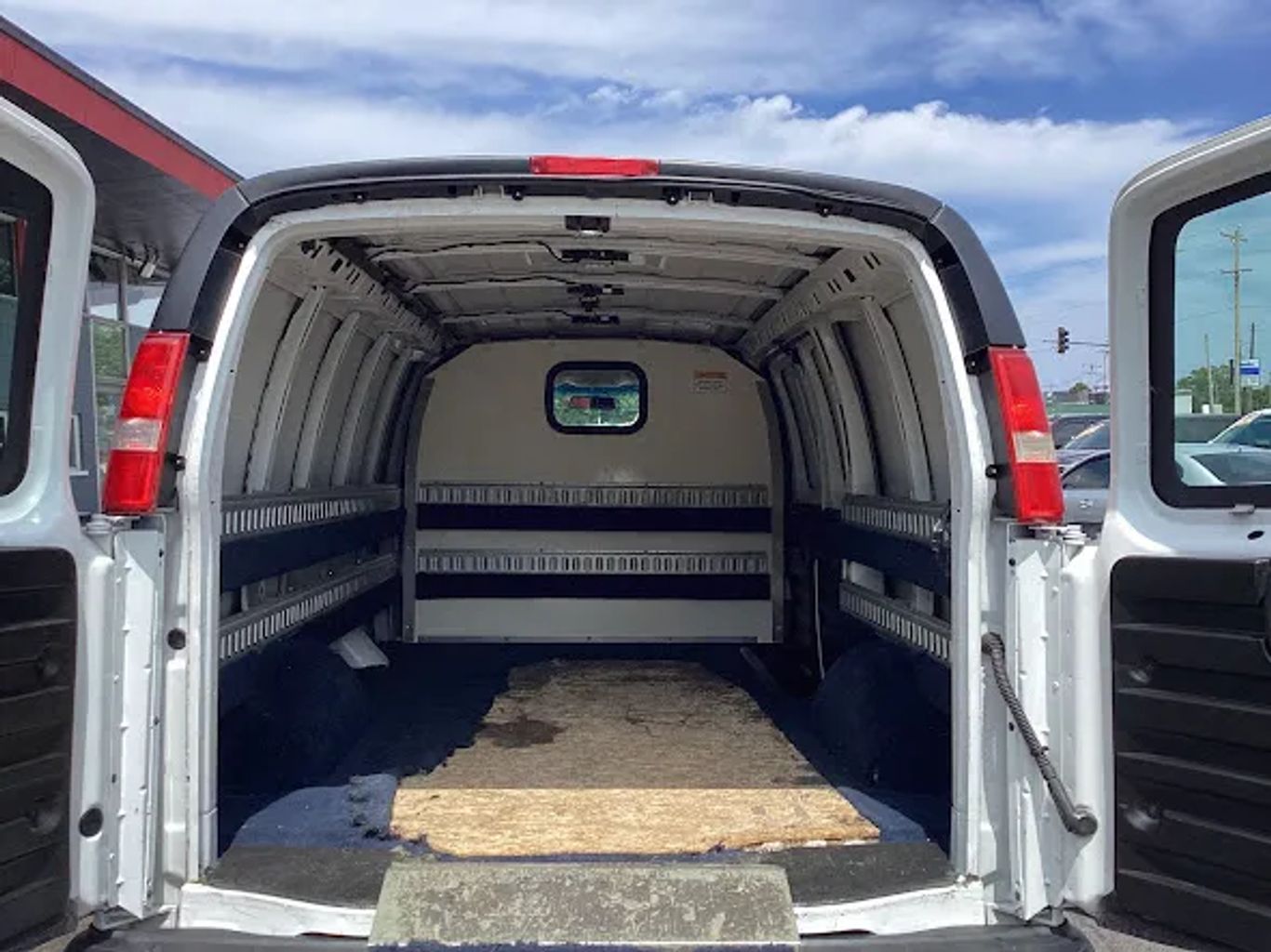 2018 Chevrolet Express 2500 Cargo - Image 17