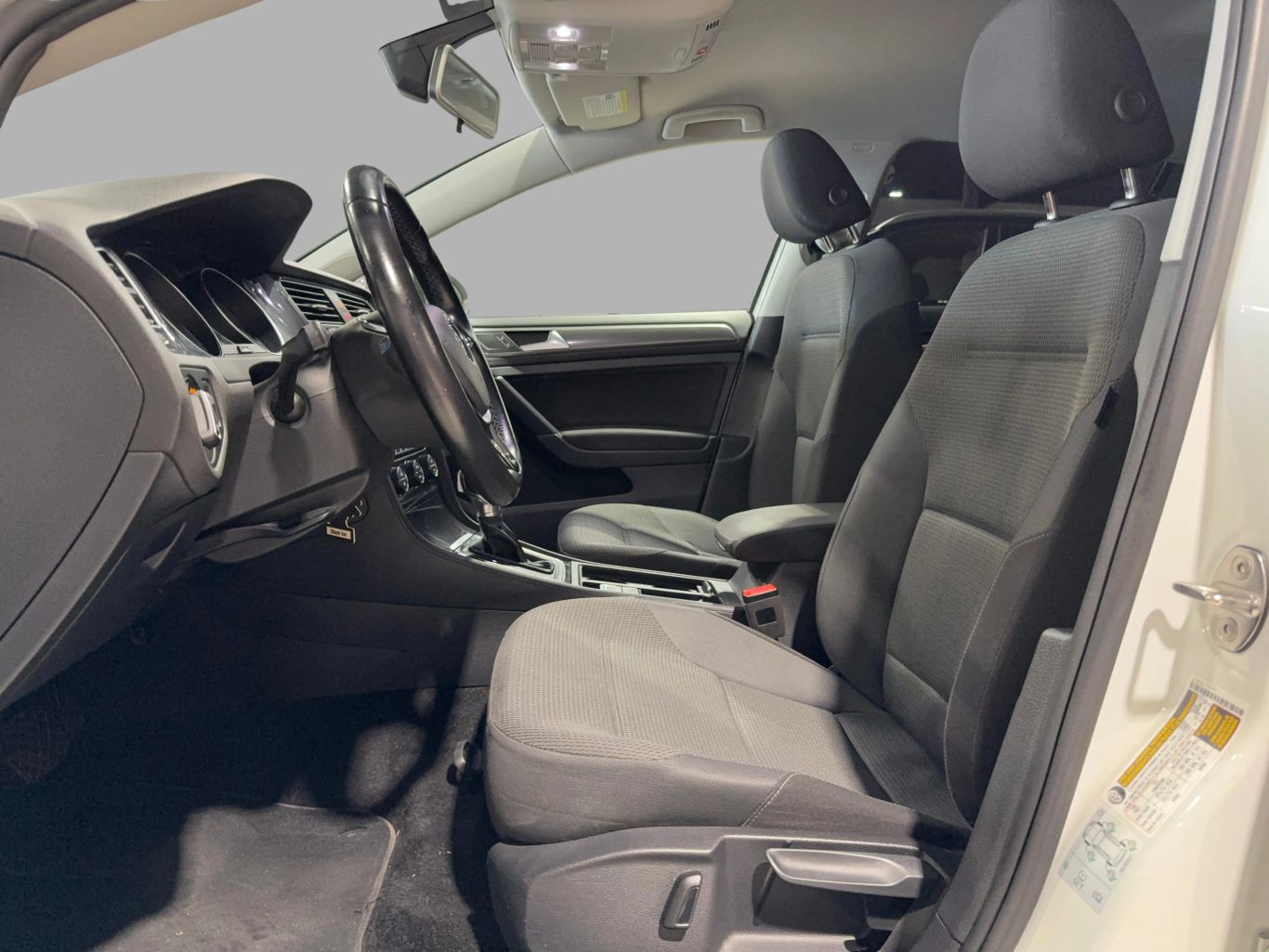 2019 VOLKSWAGEN E-GOLF HATCHBACK ELECTRIC MOTOR, 100 KW SE HATCHBACK SEDAN 4D