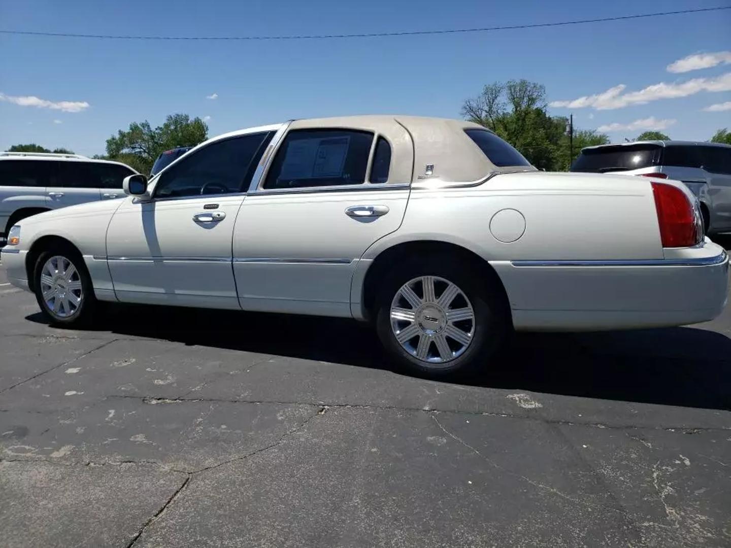 USED LINCOLN TOWN CAR 2005 For Sale In Albuquerque, NM | Forthright Auto