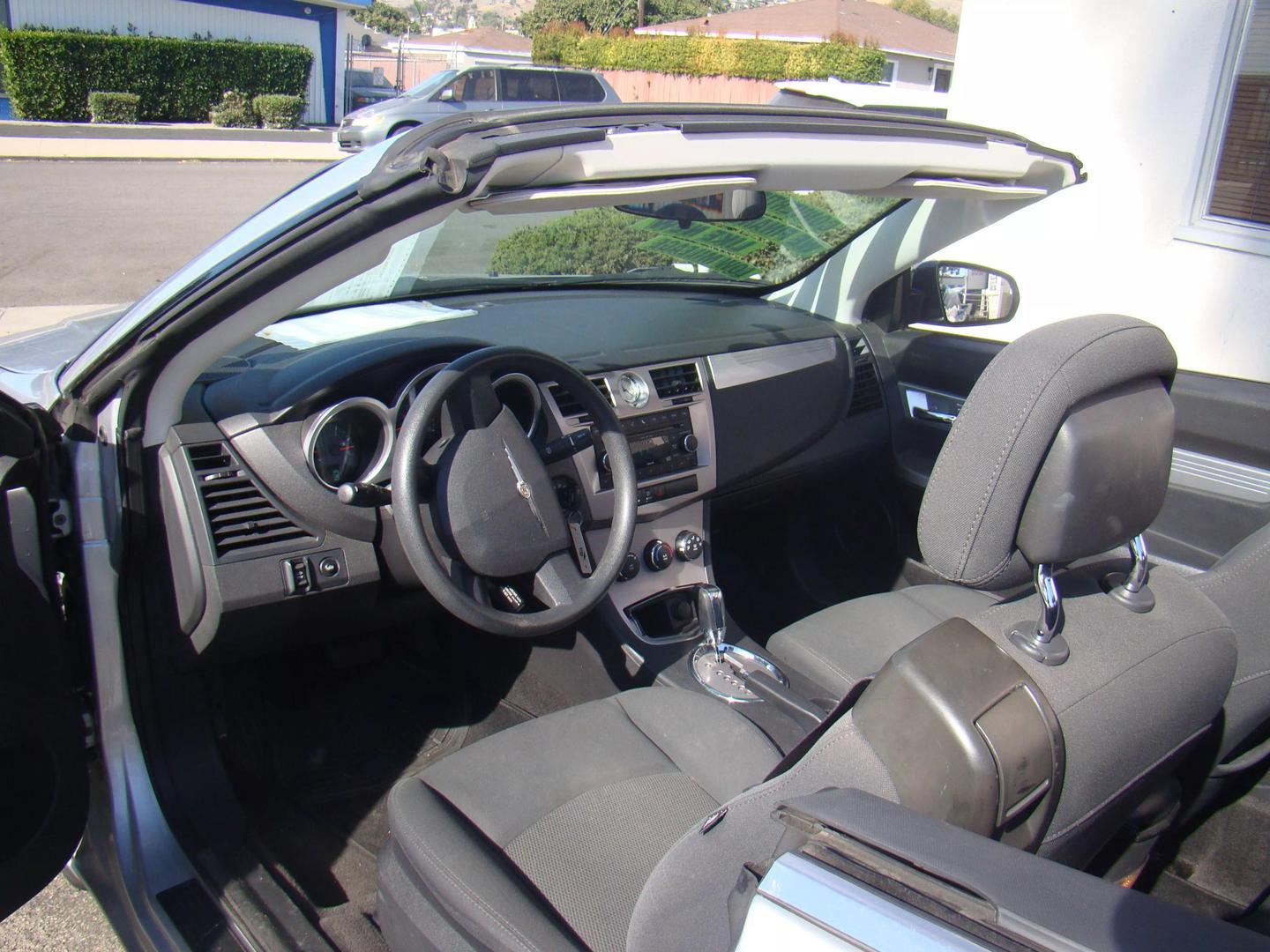 2010 Chrysler Sebring Touring photo 13