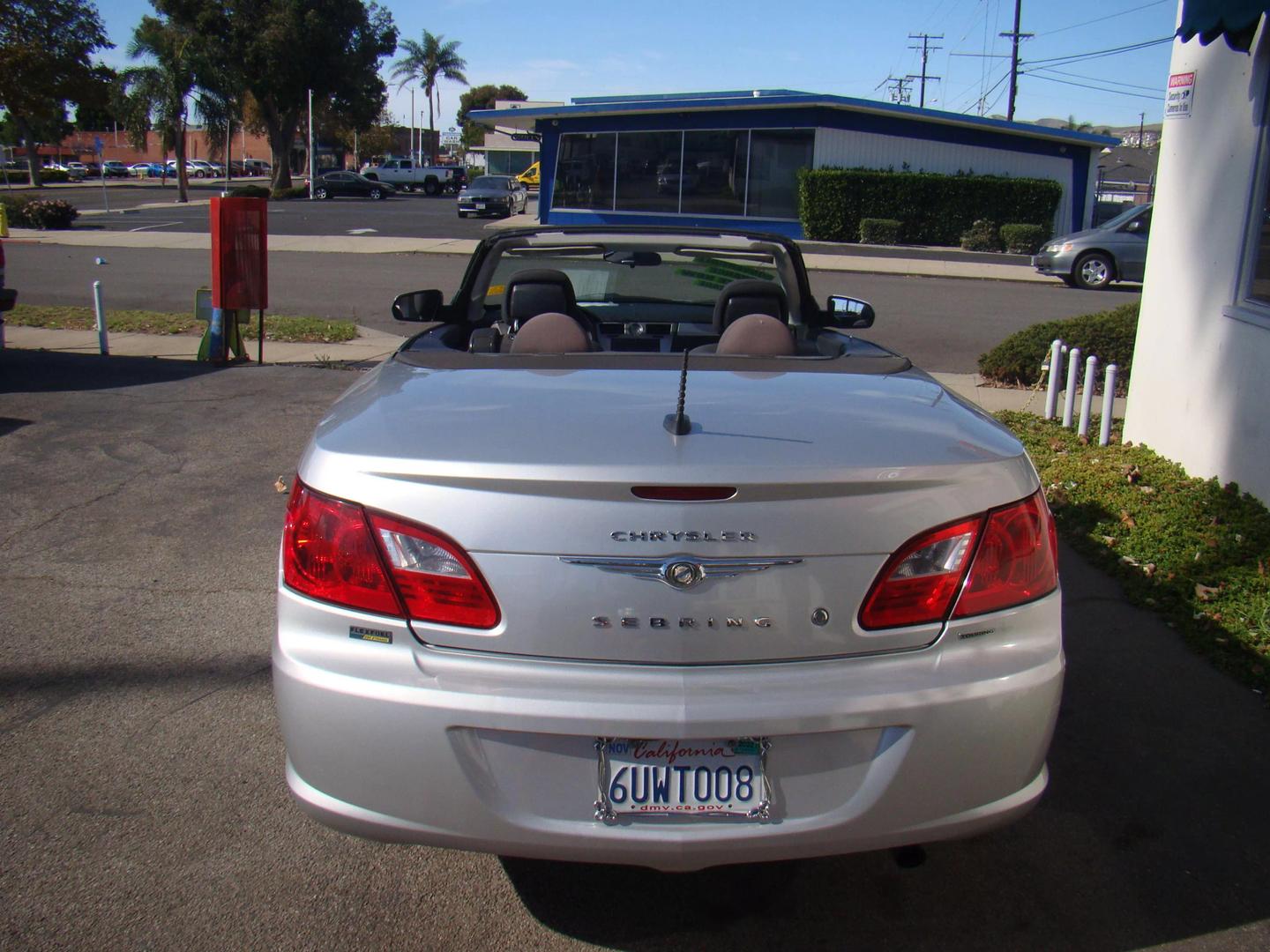 2010 Chrysler Sebring Touring photo 9