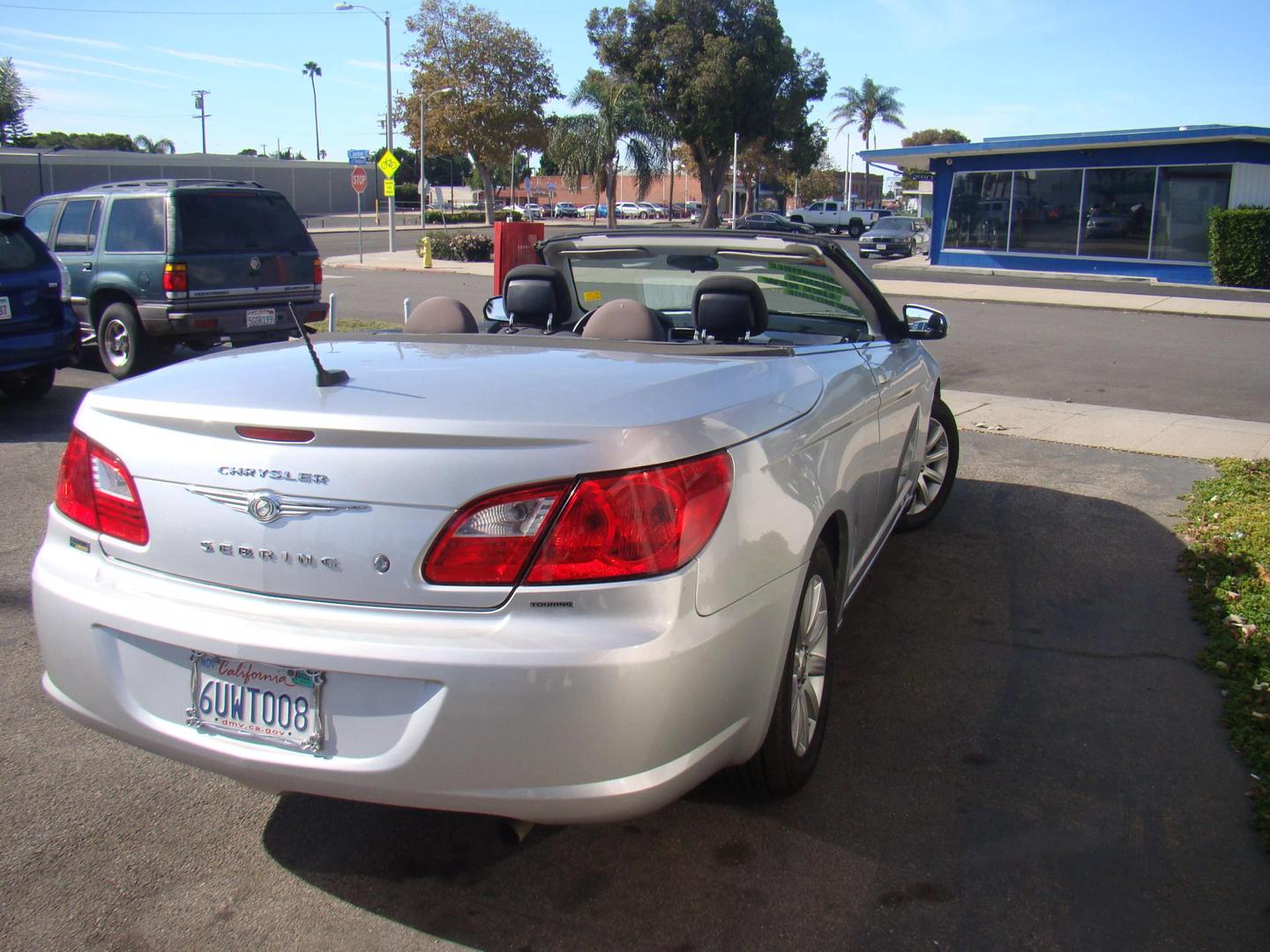 2010 Chrysler Sebring Touring photo 8