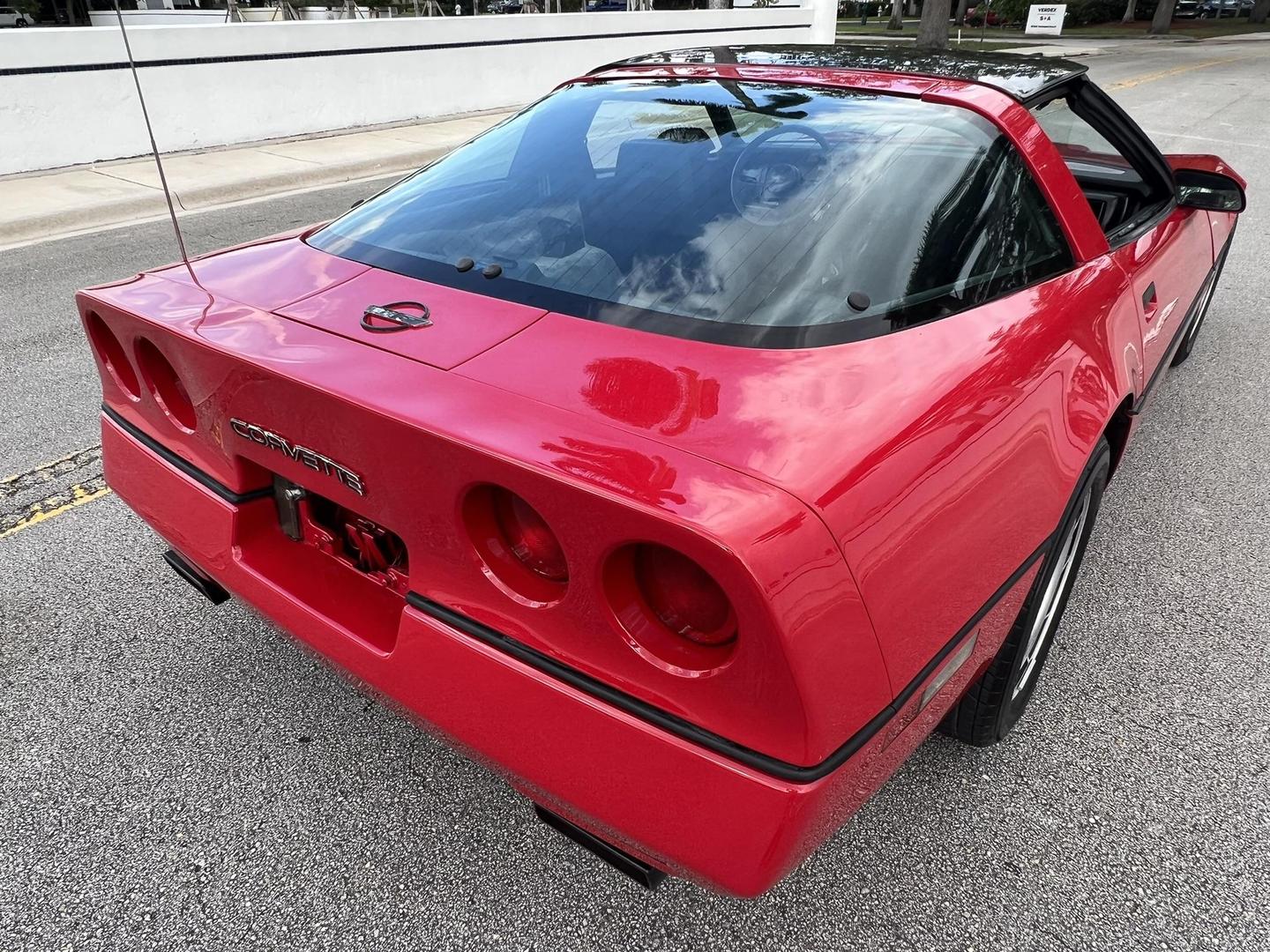 1984 Chevrolet Corvette null photo 28