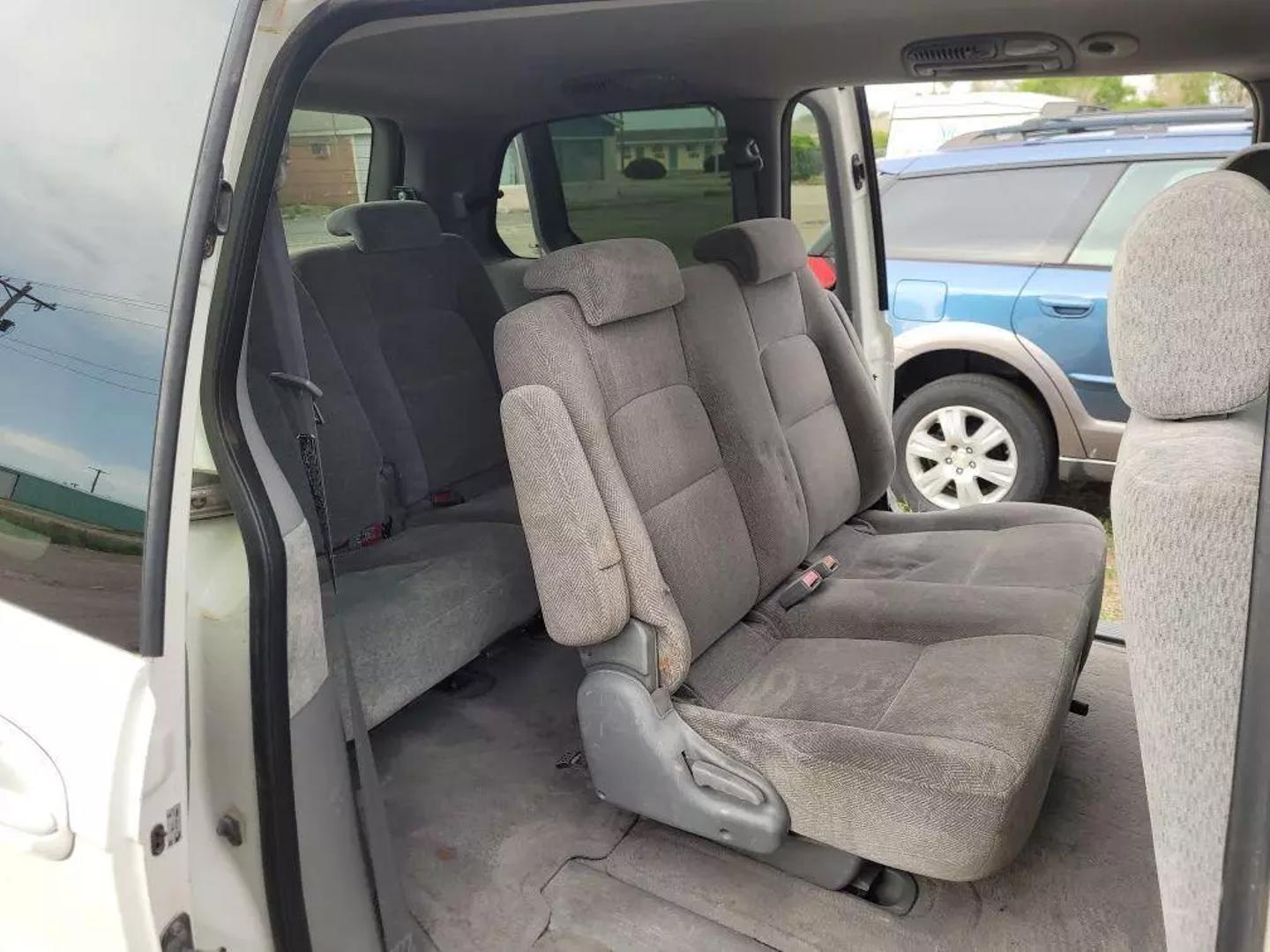 2004 Kia Sedona LX photo 4