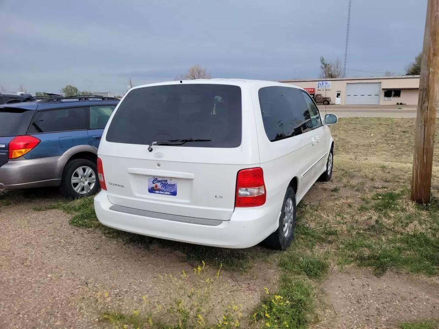 2004 Kia Sedona LX photo 8