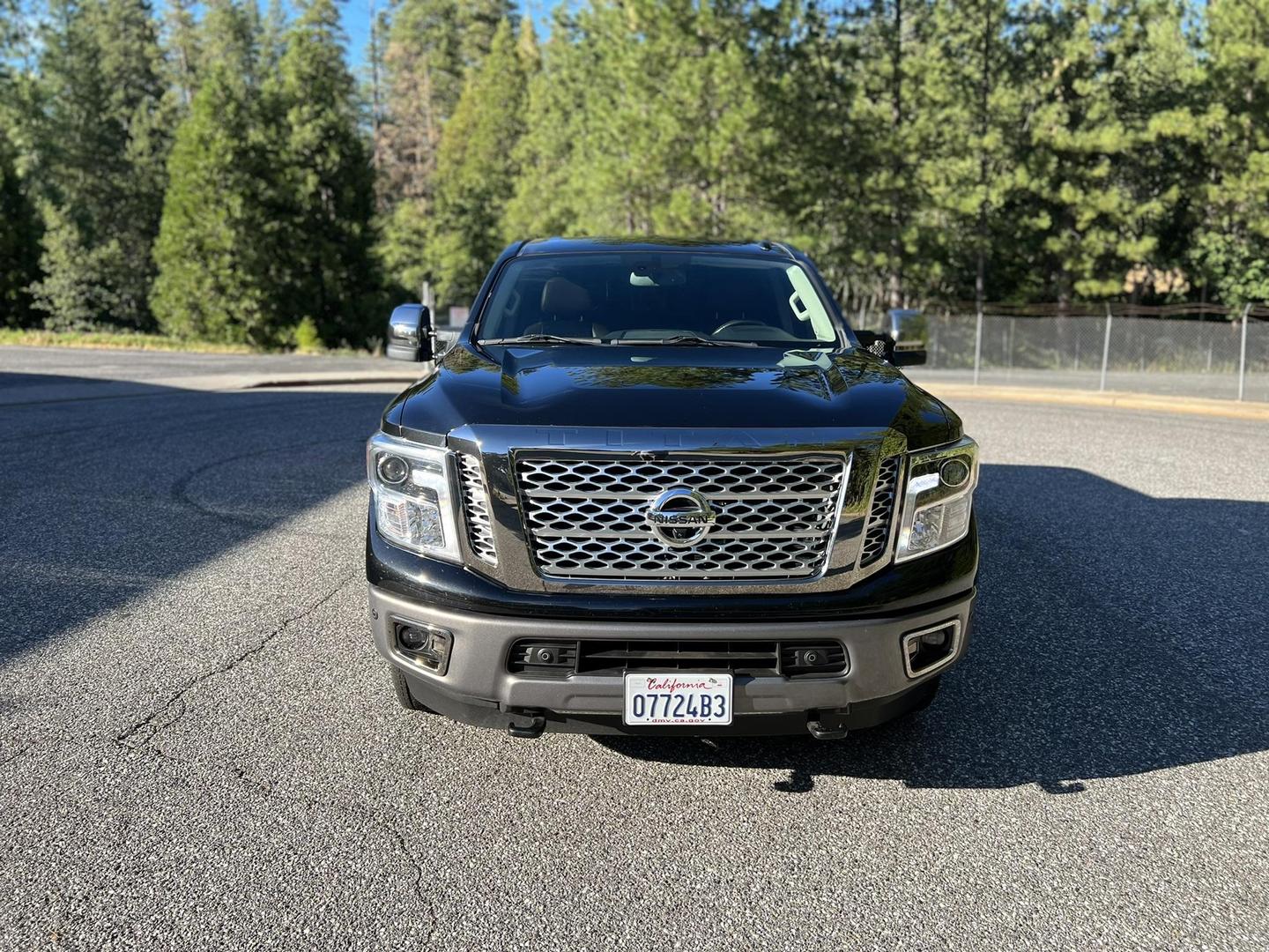 2019 Nissan Titan XD Platinum Reserve photo 3