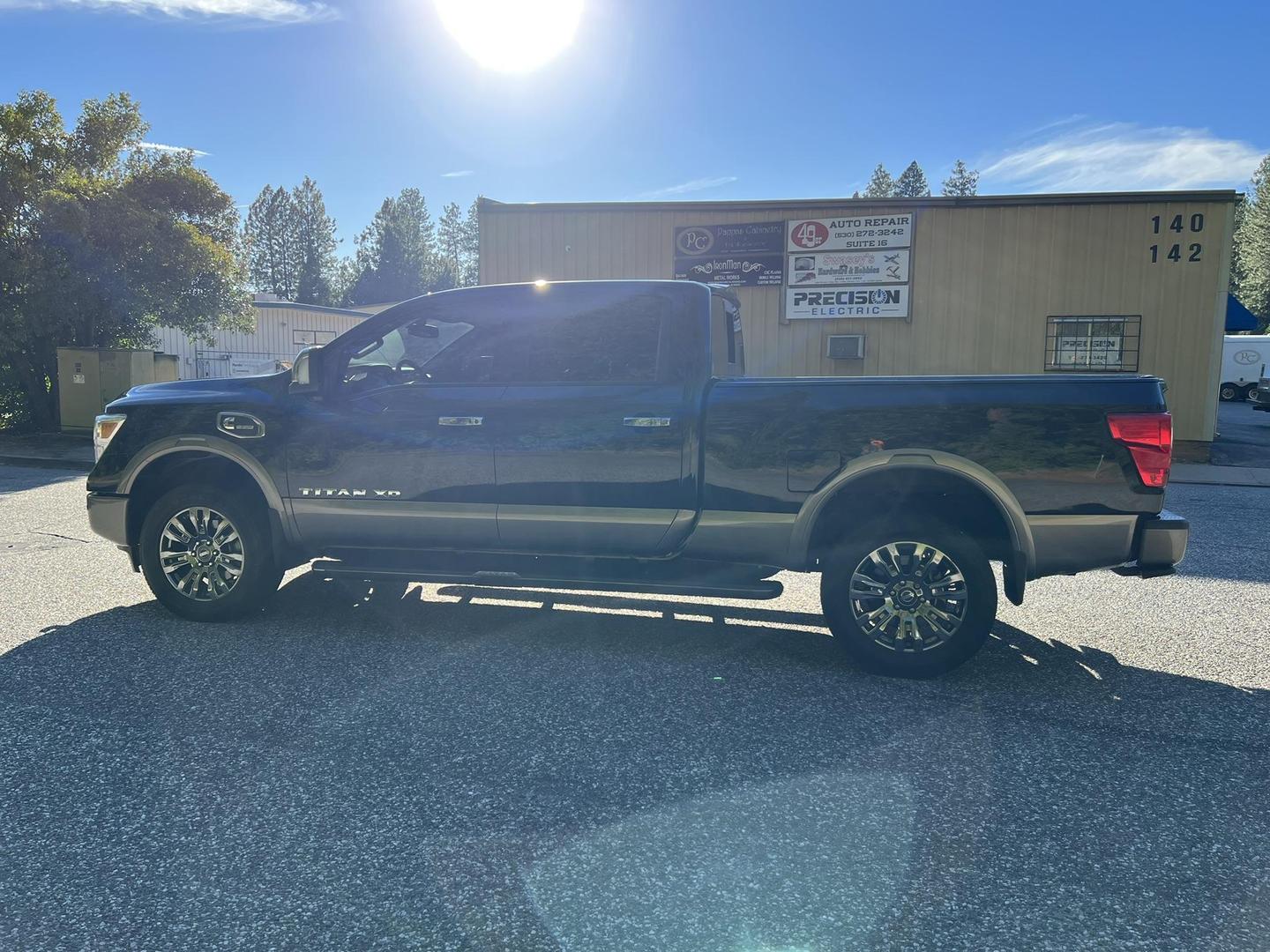 2019 Nissan Titan XD Platinum Reserve photo 9