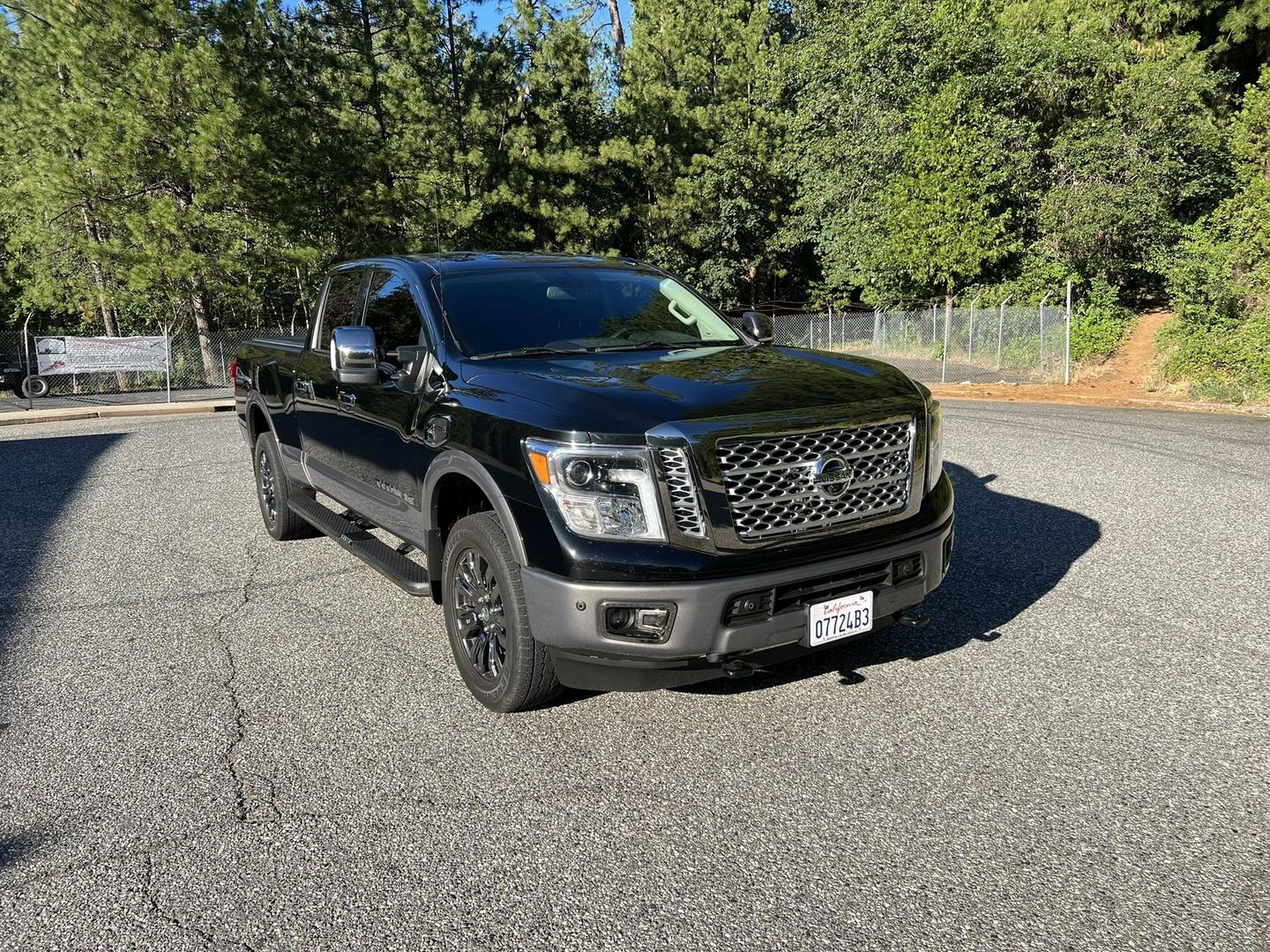 2019 Nissan Titan XD Platinum Reserve photo 4