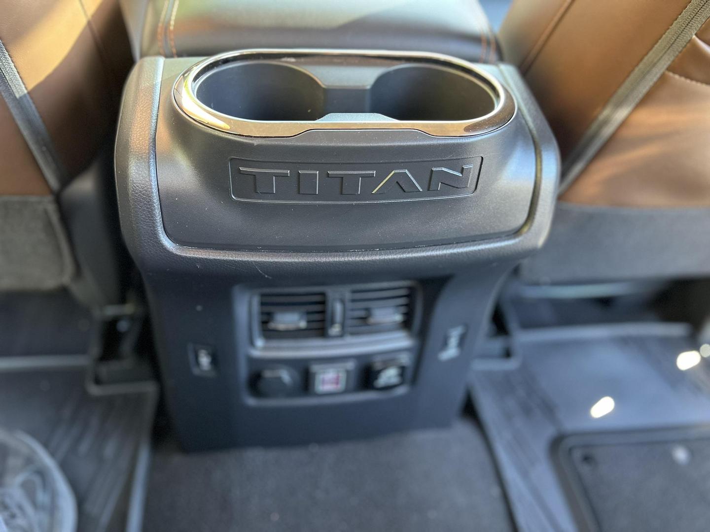 2019 Nissan Titan XD Platinum Reserve photo 15