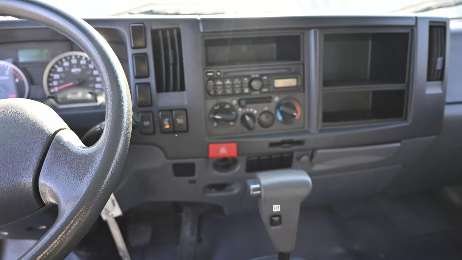 2013 Isuzu Med Duty Nrr - Image 9