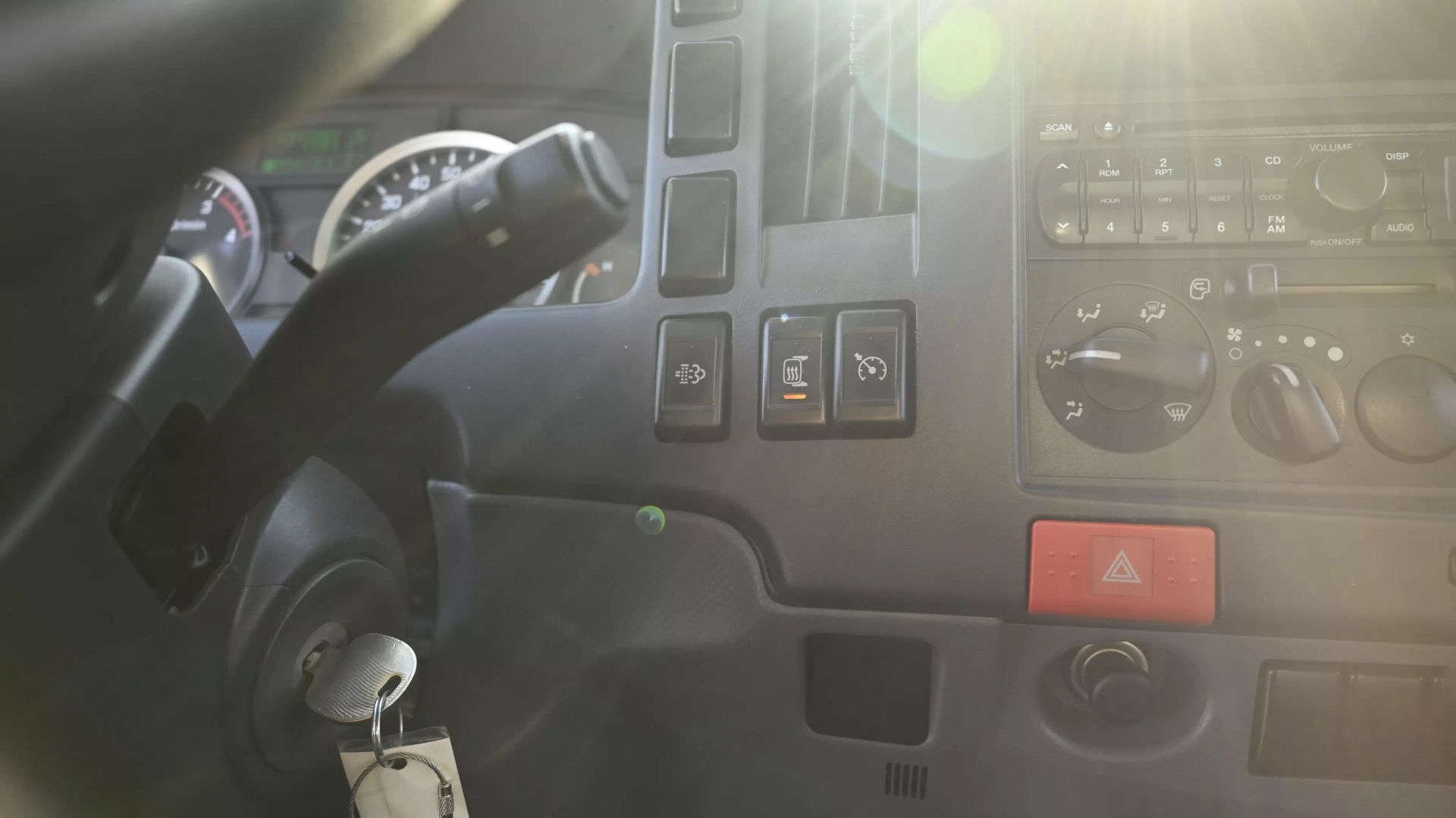 2013 Isuzu Med Duty Nrr - Image 10
