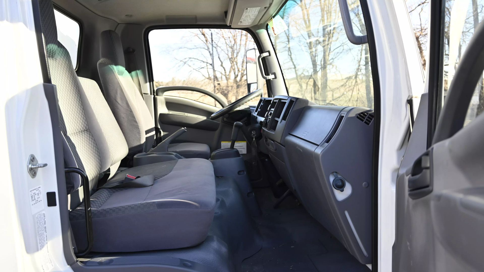 2013 Isuzu Med Duty Nrr - Image 3