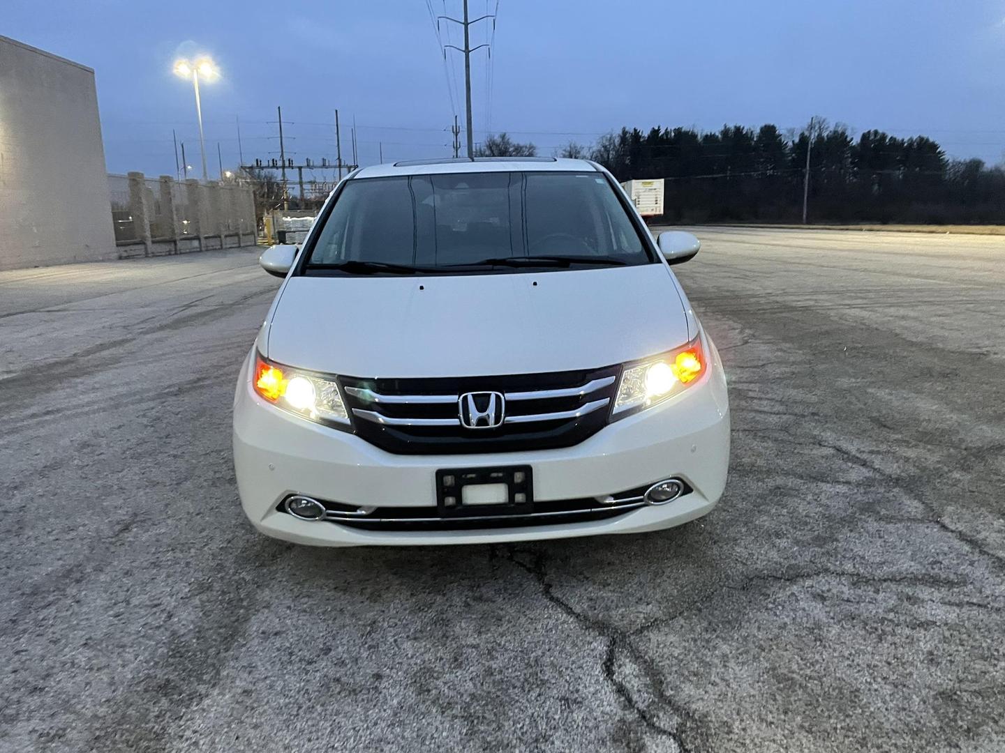 2016 Honda Odyssey Touring Elite photo 3