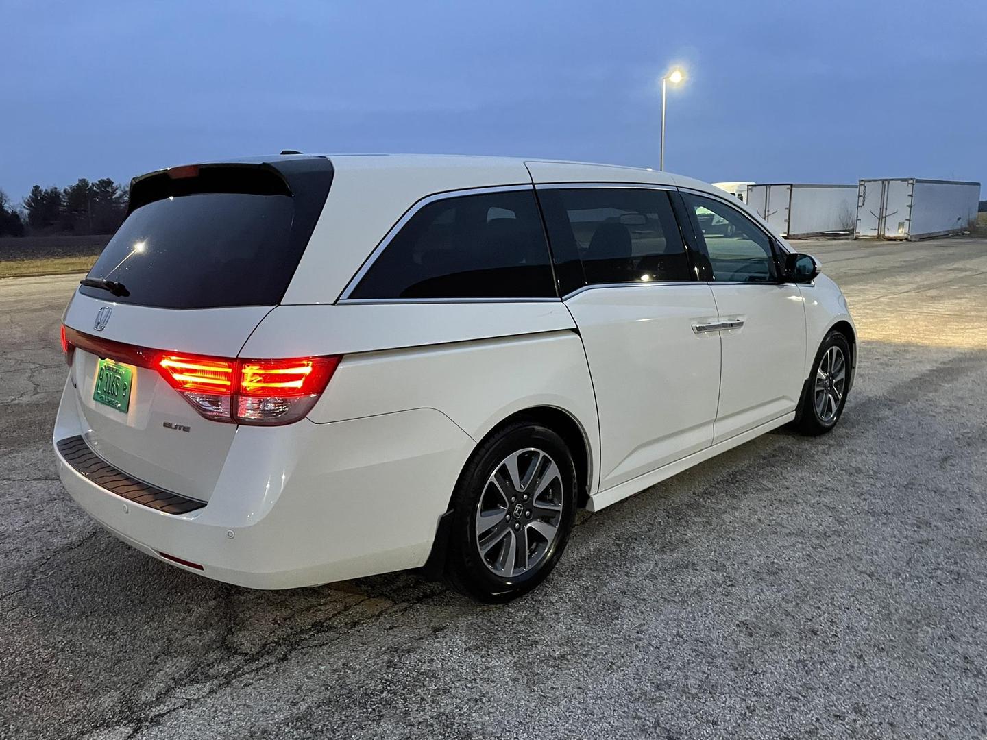 2016 Honda Odyssey Touring Elite photo 6