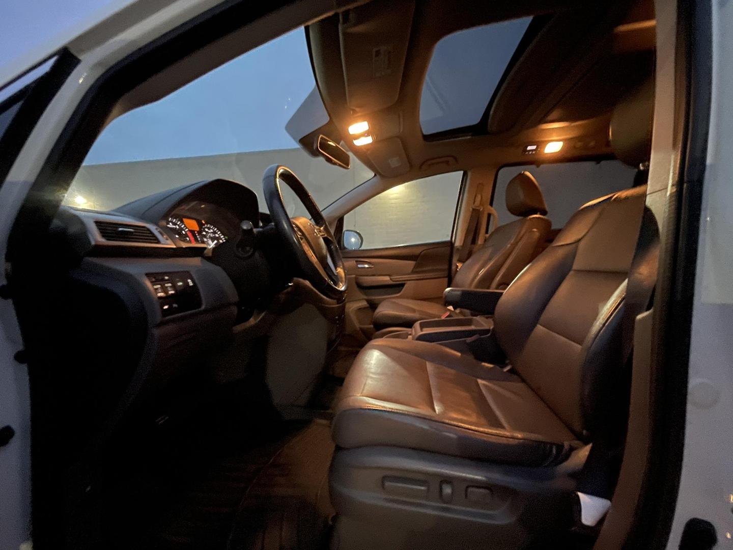 2016 Honda Odyssey Touring Elite photo 15