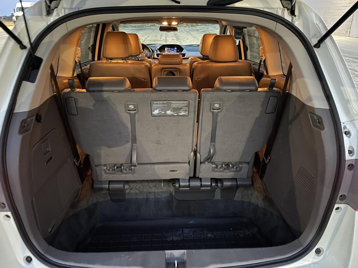 2016 Honda Odyssey Touring Elite photo 9