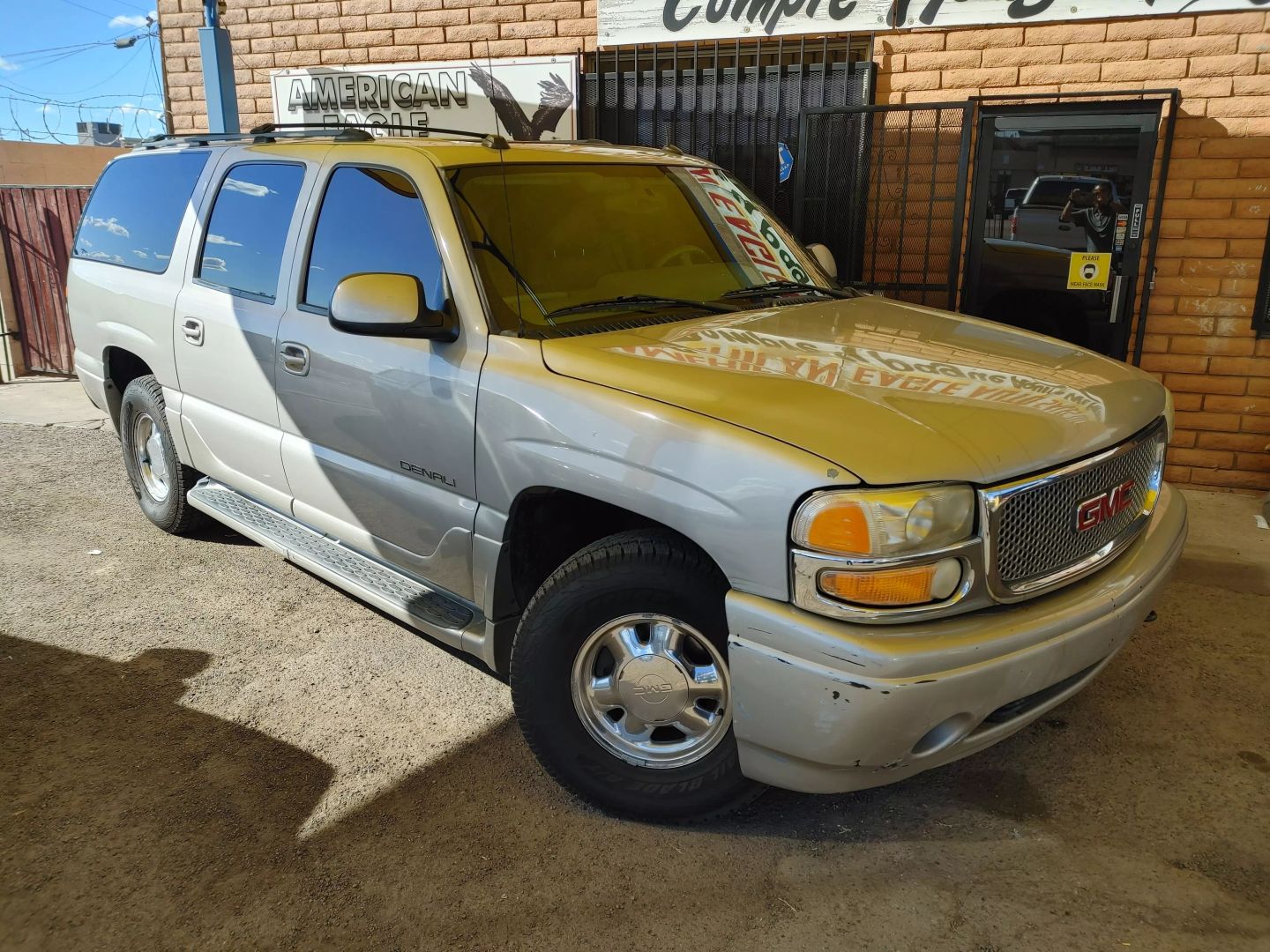 Used 2005 GMC Yukon XL Denali with VIN 1GKFK66U25J205469 for sale in Phoenix, AZ