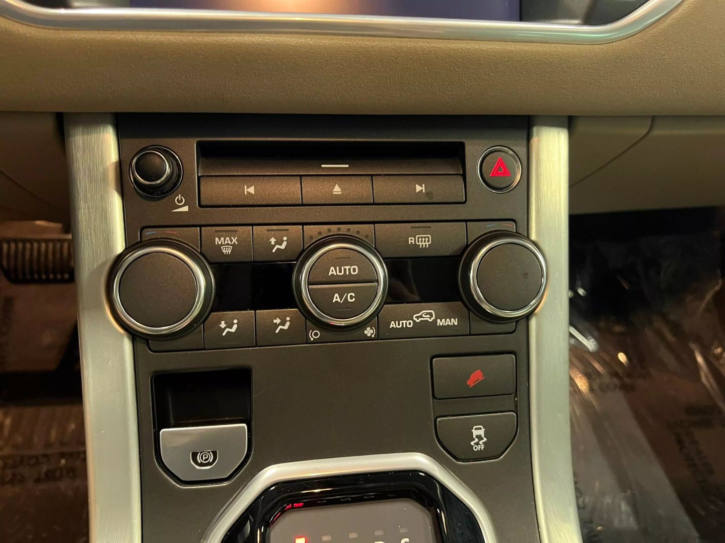 2013 Land Rover Range Rover Evoque Pure Plus Sport Utility 4d - Image 12