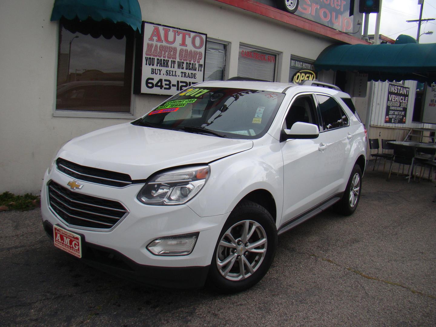 2017 Chevrolet Equinox LT photo 2