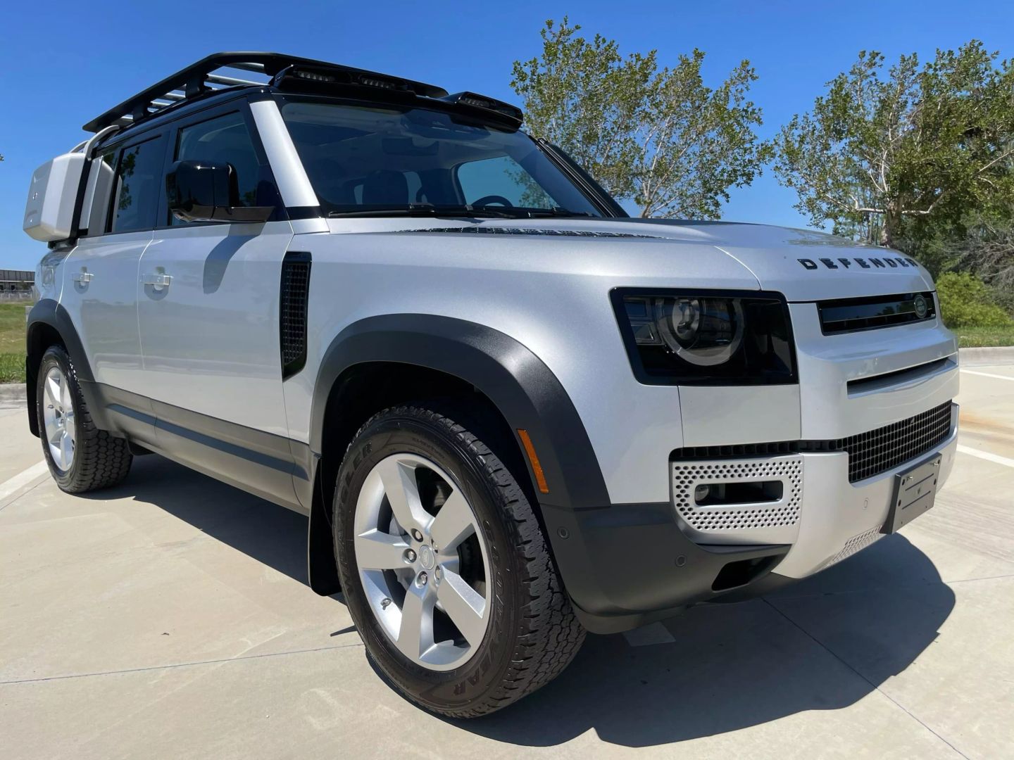 land rover defender 110 car price