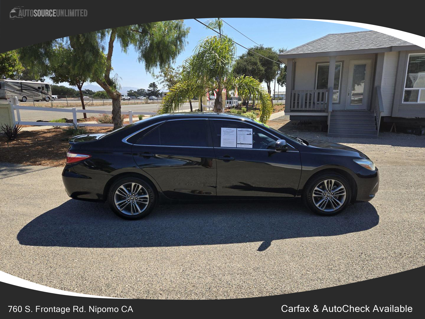 2017 Toyota Camry SE photo 3